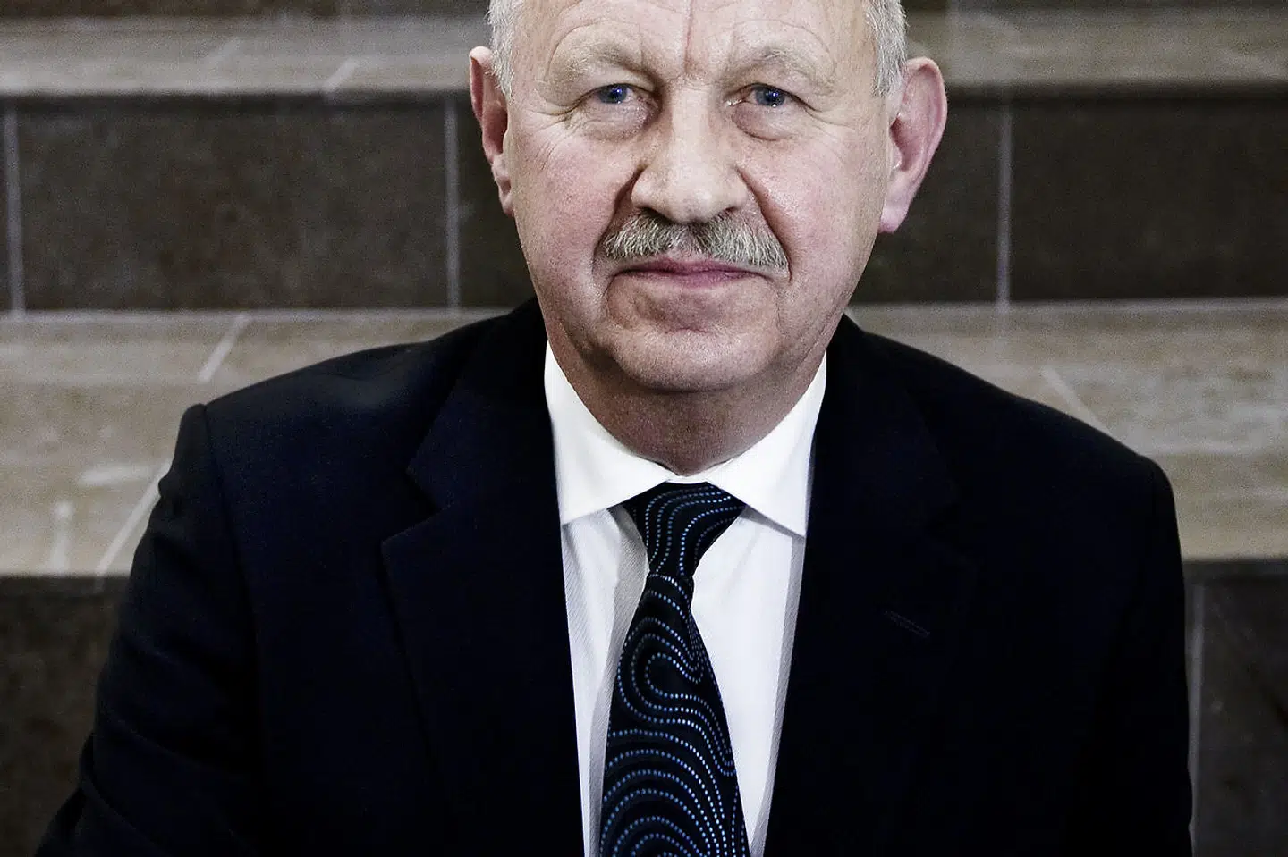 Professor emeritus Povl Krogsgaard-Larsen var bestyrelsesformand i Carlsberg gennem knap ti år. Nu har han en løsning på, hvordan ølgiganten kan kompenseres, såfremt Rusland gennemtvinger en nationalisering af Carlsbergs russiske Baltika-bryggeri.