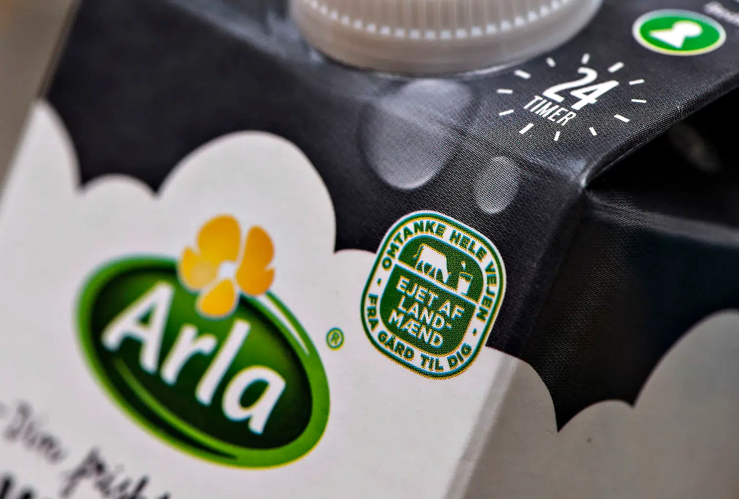 Arla Foods indstiller både de lokale aktiviteter i landet og importen, der dog blev væsentligt reduceret af embargoen i 2014.