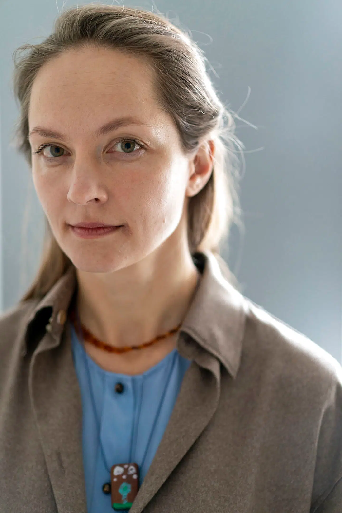 Da russerne angreb Ukraine, var Masha Faurschou i New York, hvor hun var med til at åbne en udstilling med Faurschou Foundation. »Da jeg vågnede klokken seks om morgenen og åbnede min telefon, fandt jeg 15-20 beskeder fra venner og bekendte i vesten, der udtrykte deres medfølelse over, hvad der var sket. Fordi der ikke var beskeder fra mine familiemedlemmer, troede jeg lige først, at der var faldet en bombe over Ukraine, og så begyndte jeg at google nyheder,« siger Masha Faurschou.