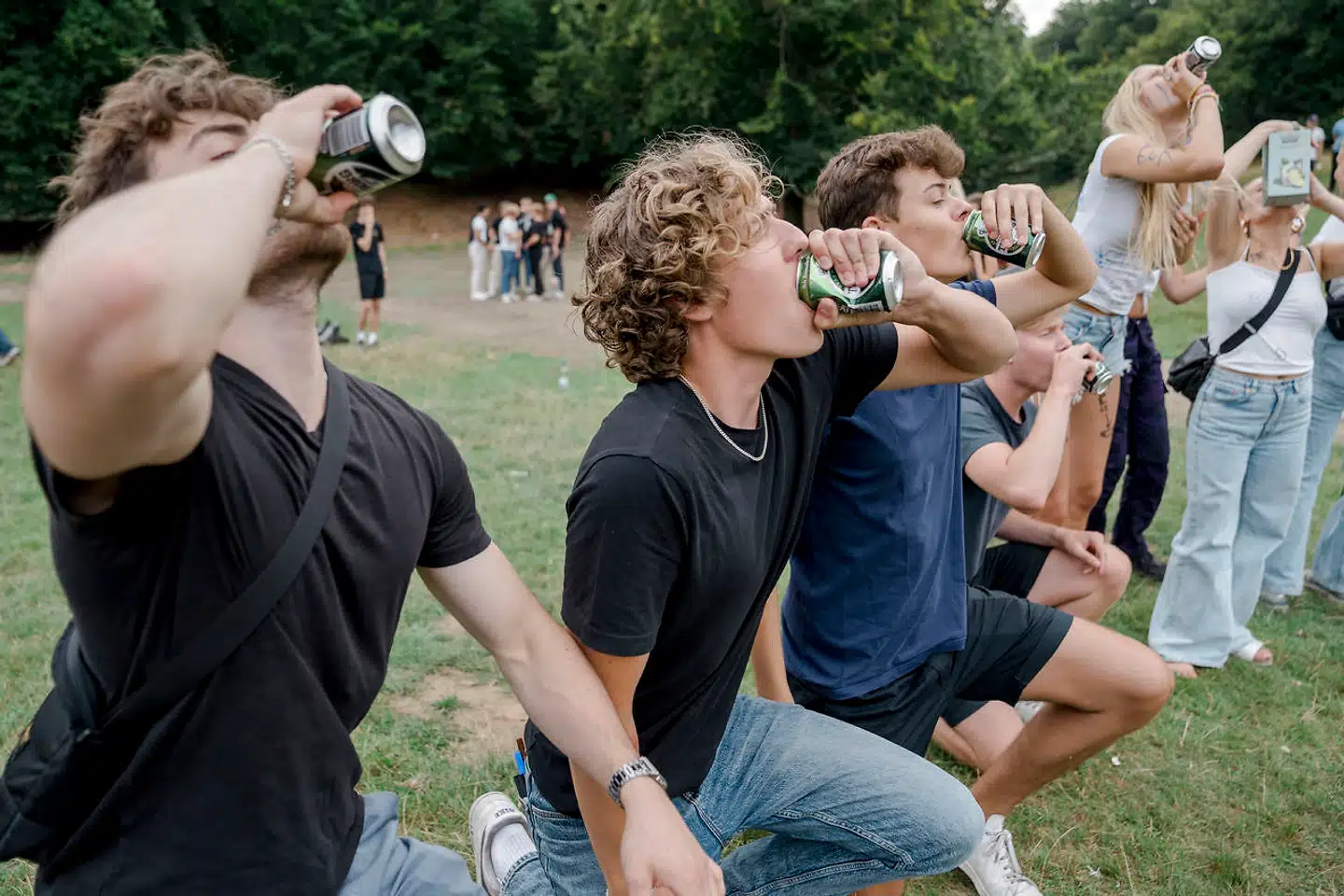 I regeringens udspil til en sundhedsreform indgår der en aldersgrænse på 18 år på al køb af alkohol. Derudover ønsker regeringen, at den generation, der er født i 2010, eller senere, bliver røgfri.