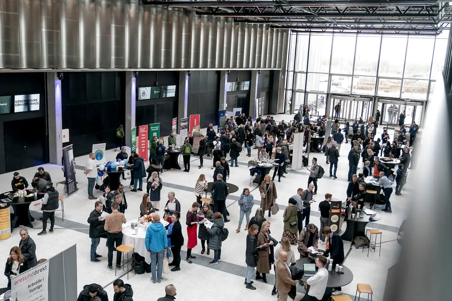 400 svenskere blev fragtet fra Malmø til Amager for at være med på jobmessen i Bella Center. I alt deltog 2.567 jobsøgende på jobmessen.