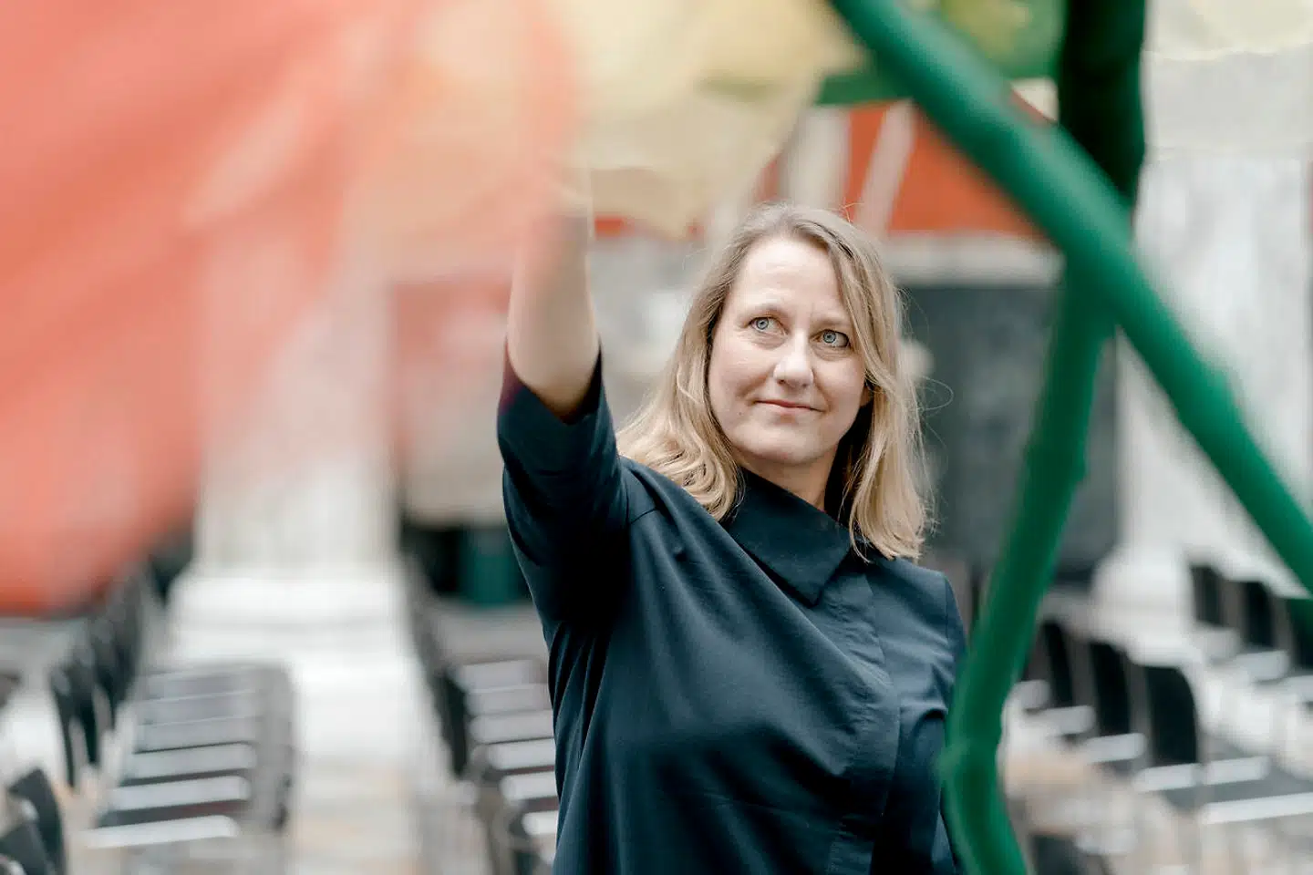 »Ja!« - man må lege på Glyptoteket, skriver det københavnske museum på dets hjemmeside. »Leg kan være mange ting,« siger stedets direktør Gertrud Hvidberg-Hansen: »Det handler ikke kun om at boltre sig vildt, og det er klart, at vi ikke kan have, at statuer vælter.«