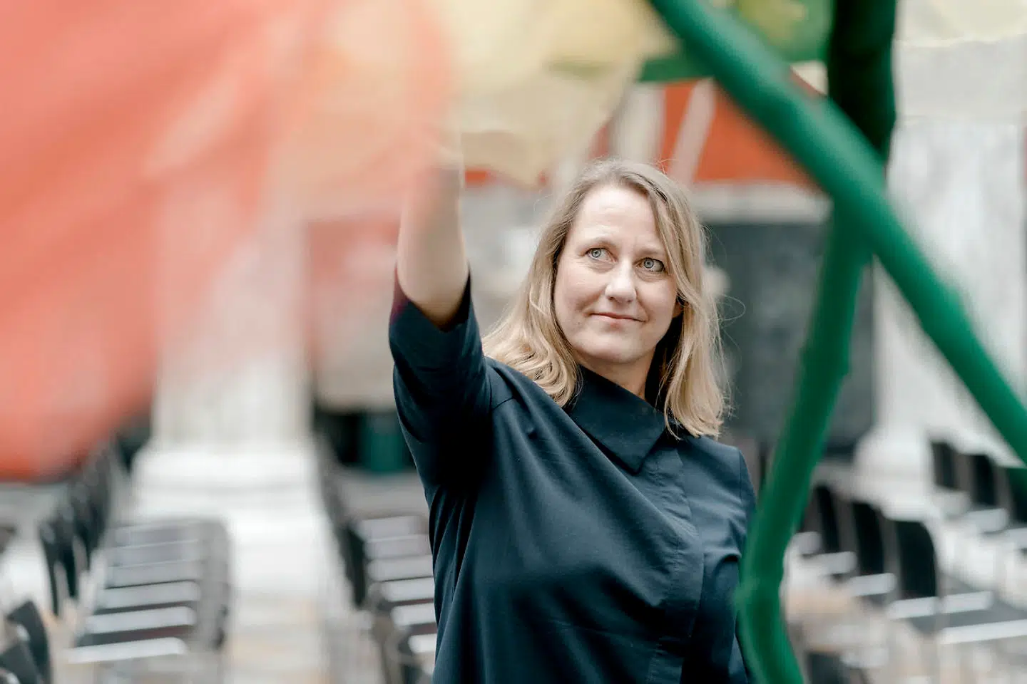 »Ja!« - man må lege på Glyptoteket, skriver det københavnske museum på dets hjemmeside. »Leg kan være mange ting,« siger stedets direktør Gertrud Hvidberg-Hansen: »Det handler ikke kun om at boltre sig vildt, og det er klart, at vi ikke kan have, at statuer vælter.«