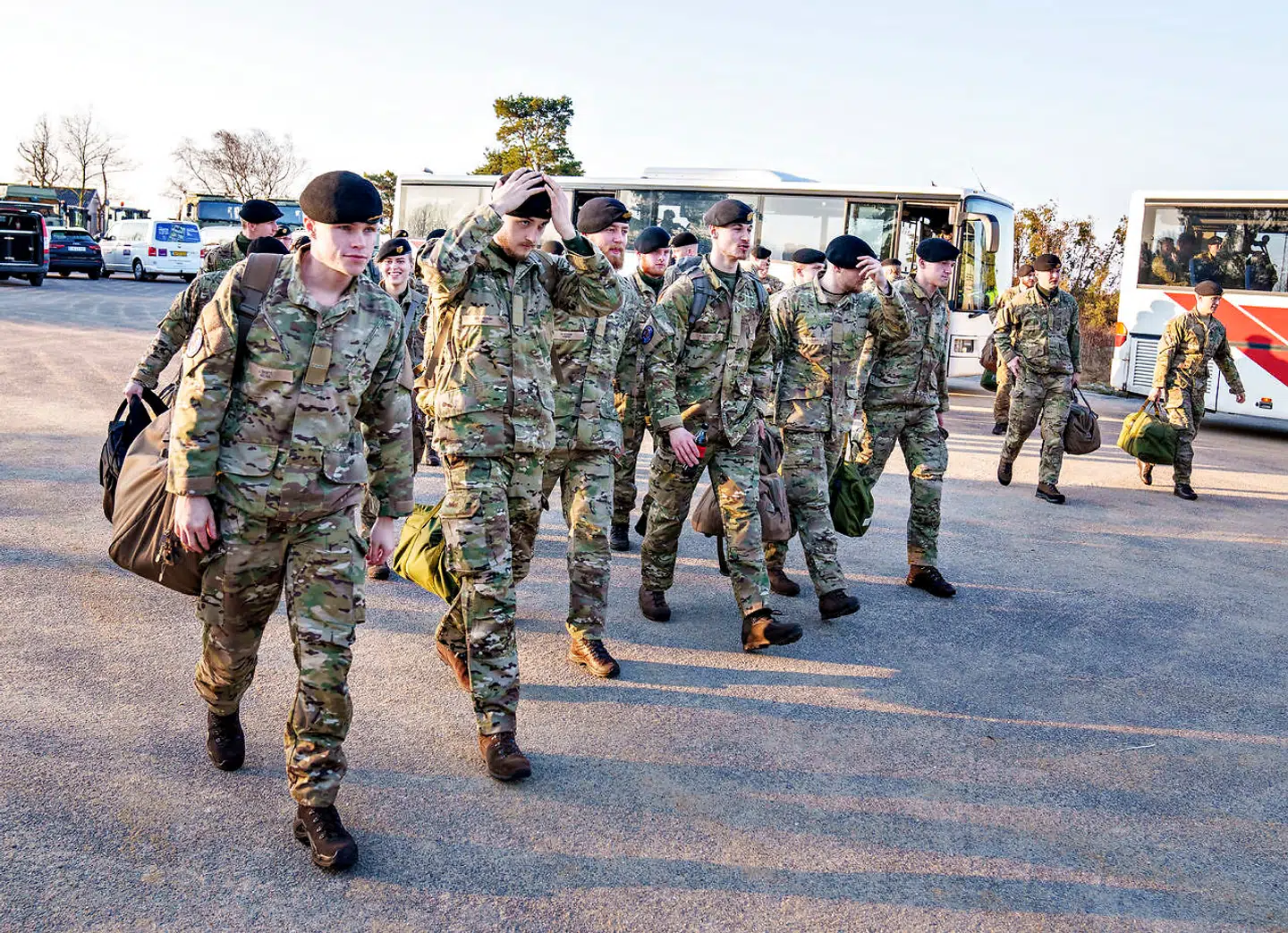 Flere penge til Forsvaret kommer til at betyde flere soldater. Tænketank har regnet på, hvor mange det drejer sig om, og kommer nu med en appel for at beskytte det private erhvervsliv.