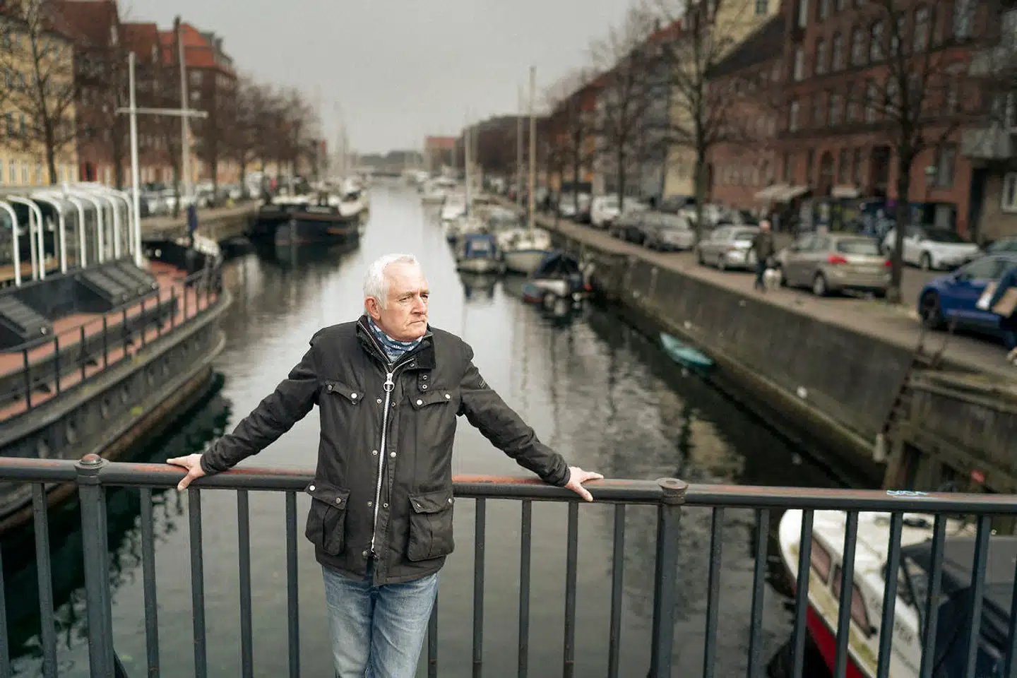 Peter Hesse Overgaard bor sammen med sin hustru, skuespiller og teaterleder Hanne Trolle, på Christianshavn, hvor han her er fotograferet.