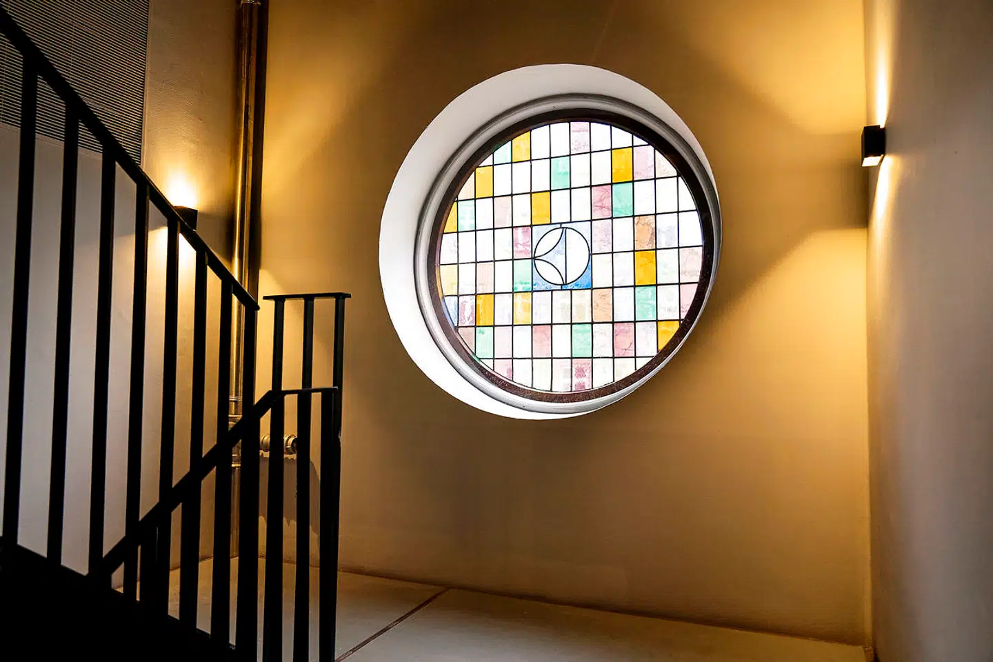 Det fine Electrolux-vindue er med til at gøre trappeopgangen speciel.