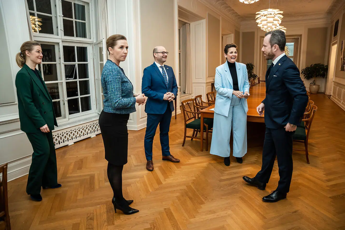 S-regeringen er med Venstre, De Radikale, SF og De Konservative blevet enige om et »nationalt kompromis om dansk sikkerhedspolitik«, der skal løfte forsvarsbudgettet til to procent af BNP.