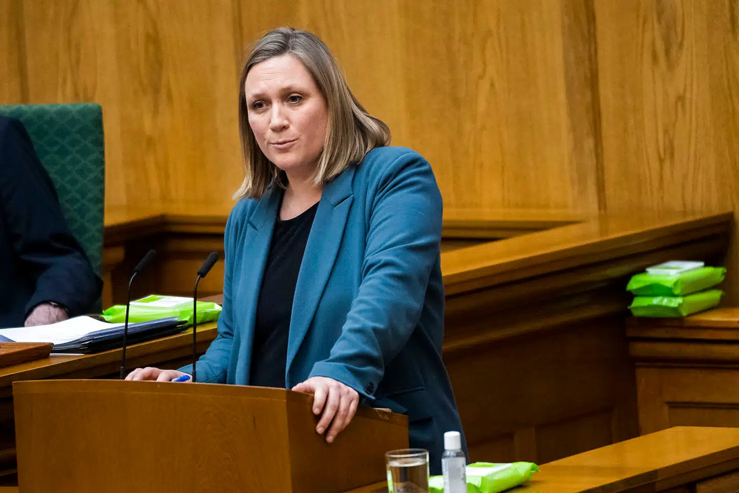 Forsvarsordfører Eva Flyvholm (EL) har tidligere sagt, at Enhedslisten ikke arbejder aktivt for at få Danmark ud af Nato og mener i stedet, at det er »et langsigtet mål«.