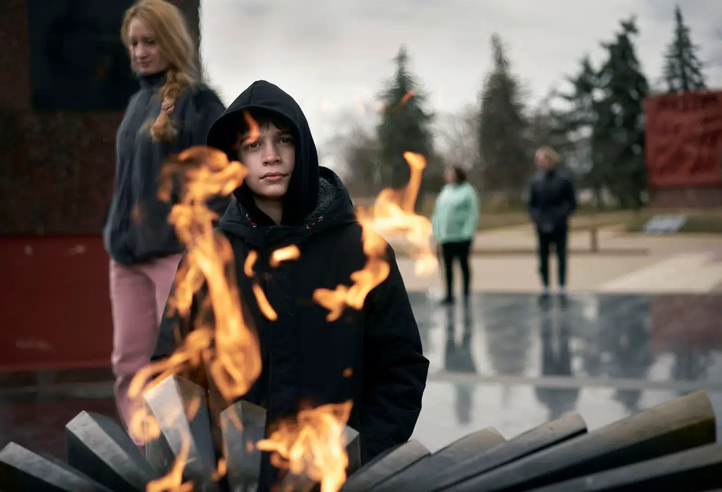 Flygtninge fra Odessa er nået til Moldovas hovedstad, Chisniau, Gruppen af kvinder og børn har alle sagt farvel til fædre, kærester og ægtemænd, der nu skal kæmpe i Odessa.