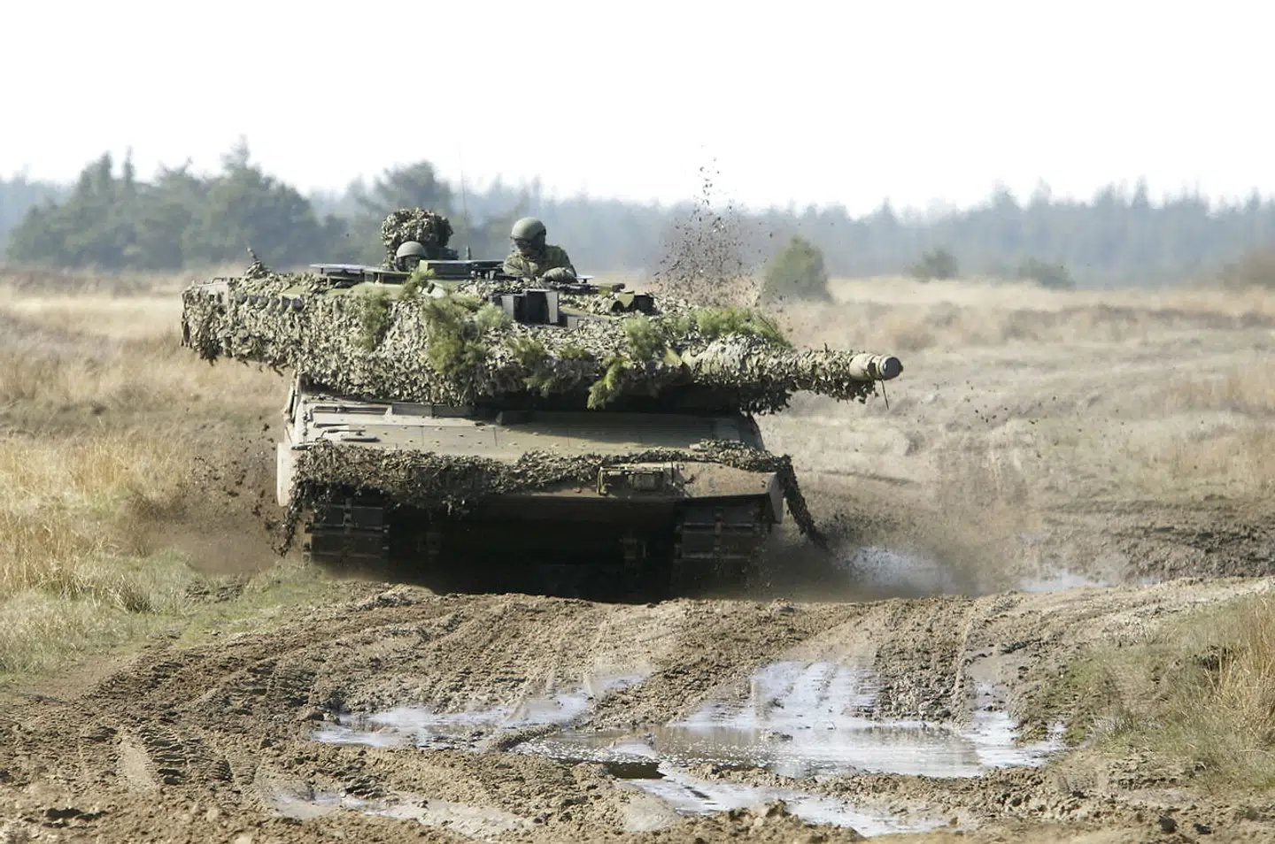 Kampvognen Leopard 2 A5 i aktion i 2004 i Oksbøl.