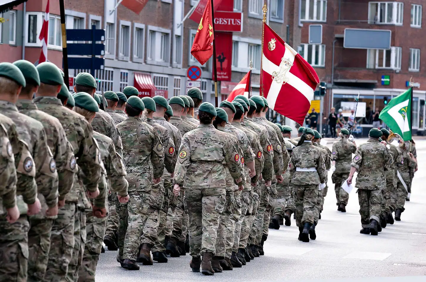 Arkivfoto: Udsendte danske soldater arbejder under meget særlige arbejdsforhold, siger beskæftigelsesministeren. På billedet ses, da flagdag for Danmarks udsendte blev markeret i Aalborg 5. september 2021.
