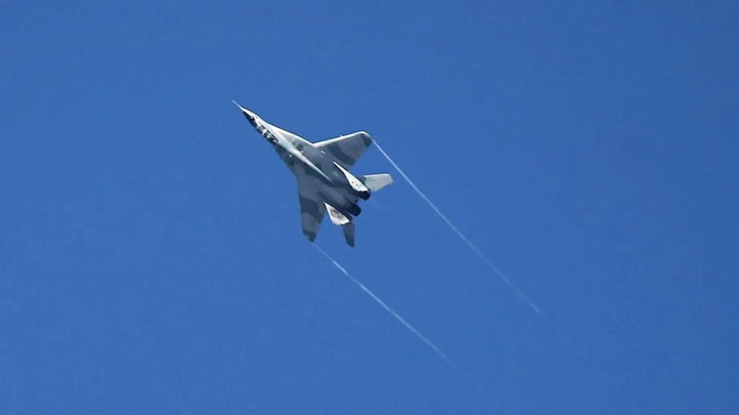 På billedet ses et MiG-29-kampfly fra det bulgarske luftvåben lette. Der kan være store forskelle på, hvordan MiG-29-flyene og deres våbensystemer skal betjenes – alt efter alder og konfiguration. Det fortæller Karsten Marrup, der er chef for Center for Luftoperationer på Forsvarsakademiet.