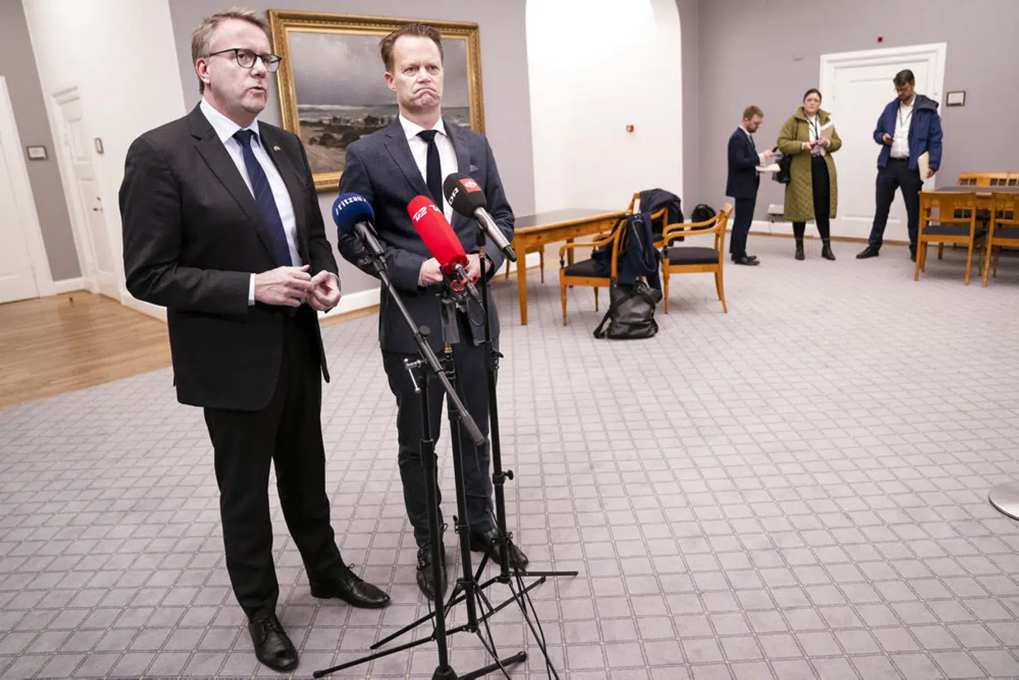Udenrigsminister Jeppe Kofod (S) og forsvarsminister Morten Bødskov (S) efter møde i Det Udenrigspolitiske Nævn på Christiansborg mandag. - Foto: Liselotte Sabroe/Ritzau Scanpix
