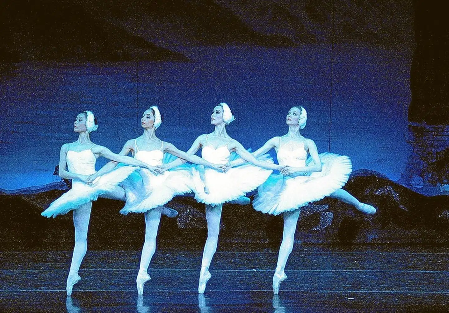 Den Russiske Nationalballet skulle have opført Svanesøen i Aarhus for en uge siden. Balletten har tidligere høstet stor ros for sin præstation.