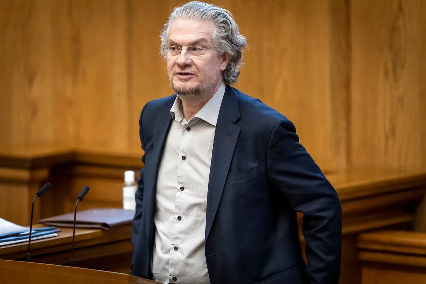 Henrik Dahl undrer sig over, at Liberal Alliance og flere andre partier ikke er blandt de indbudte til søndagens forhandlinger i Statsministeriet, der kommer til at kredse om det danske forsvarsforbehold, som flere partier ønsker en lynafstemning om.