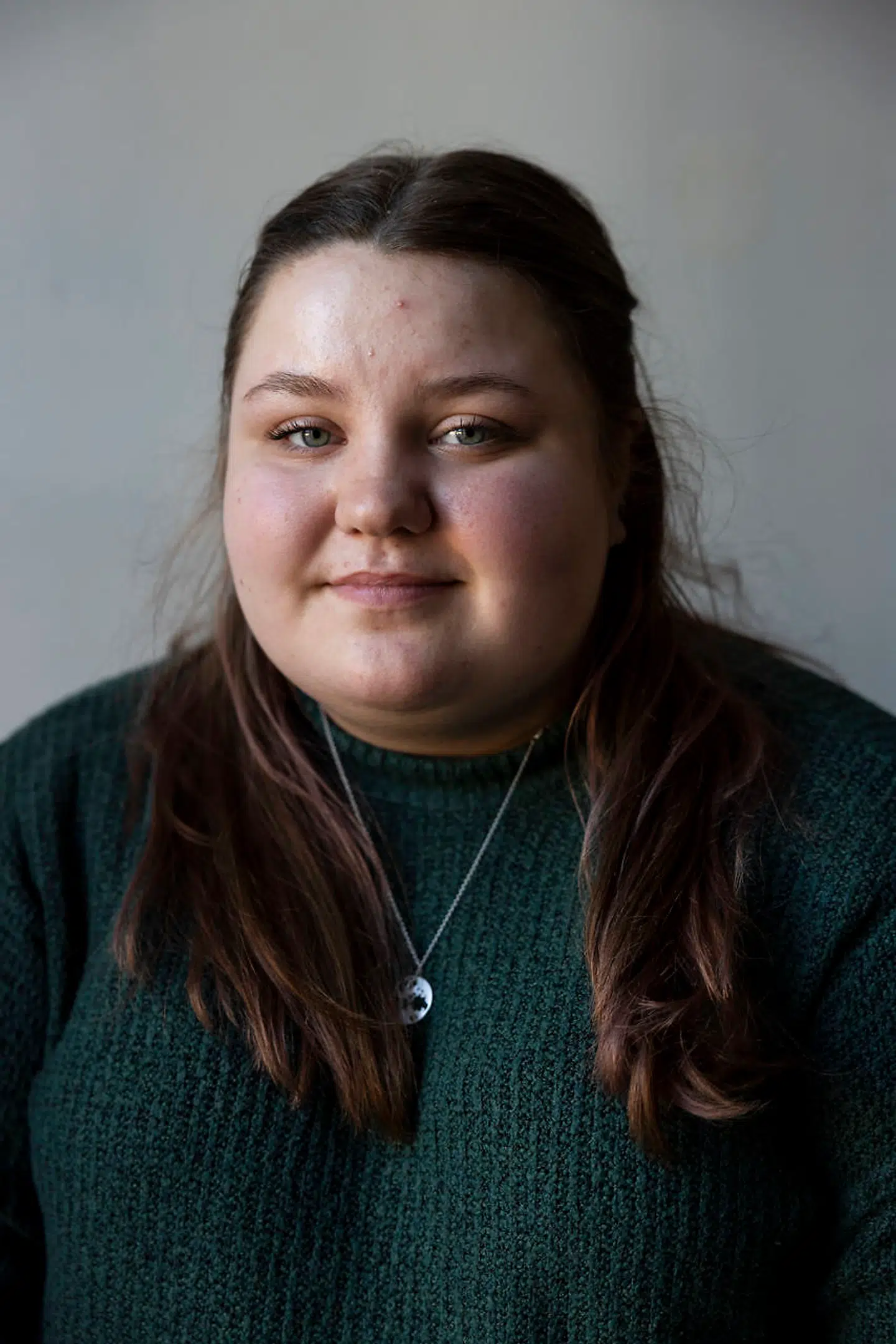 19-årige Freya Stendal prøver at undgå de voldsomme videoer på sociale medier, hvor man kan se folk dø. Men hun synes stadig, det er vigtigt at opsøge de beretninger, der kommer fra krigen i Ukraine.