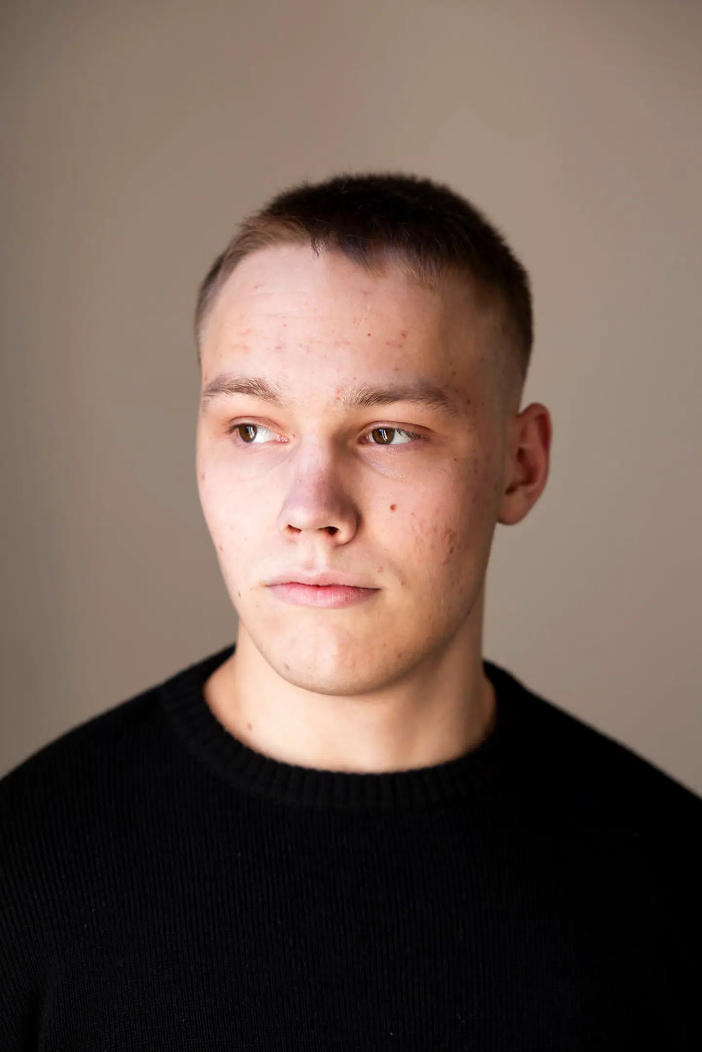 »Det påvirker mig de ting, man ser. Jeg så en video af en 25-årige mand, der har sprunget sig selv ihjel for at springe en bro i stykker i Ukraine. Den startede med at komme op på TikTok,« siger Jens Baumann Nielsen.