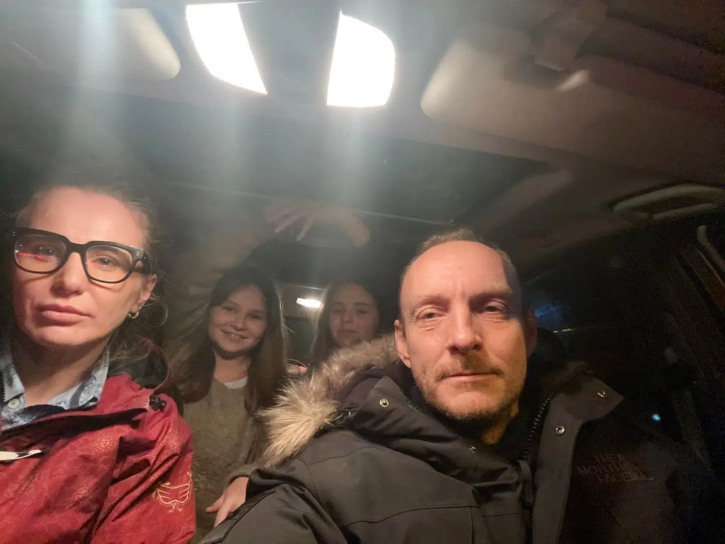 Danske Nikolaj Rode på vej ud af Ukraine med hustru og to børn.