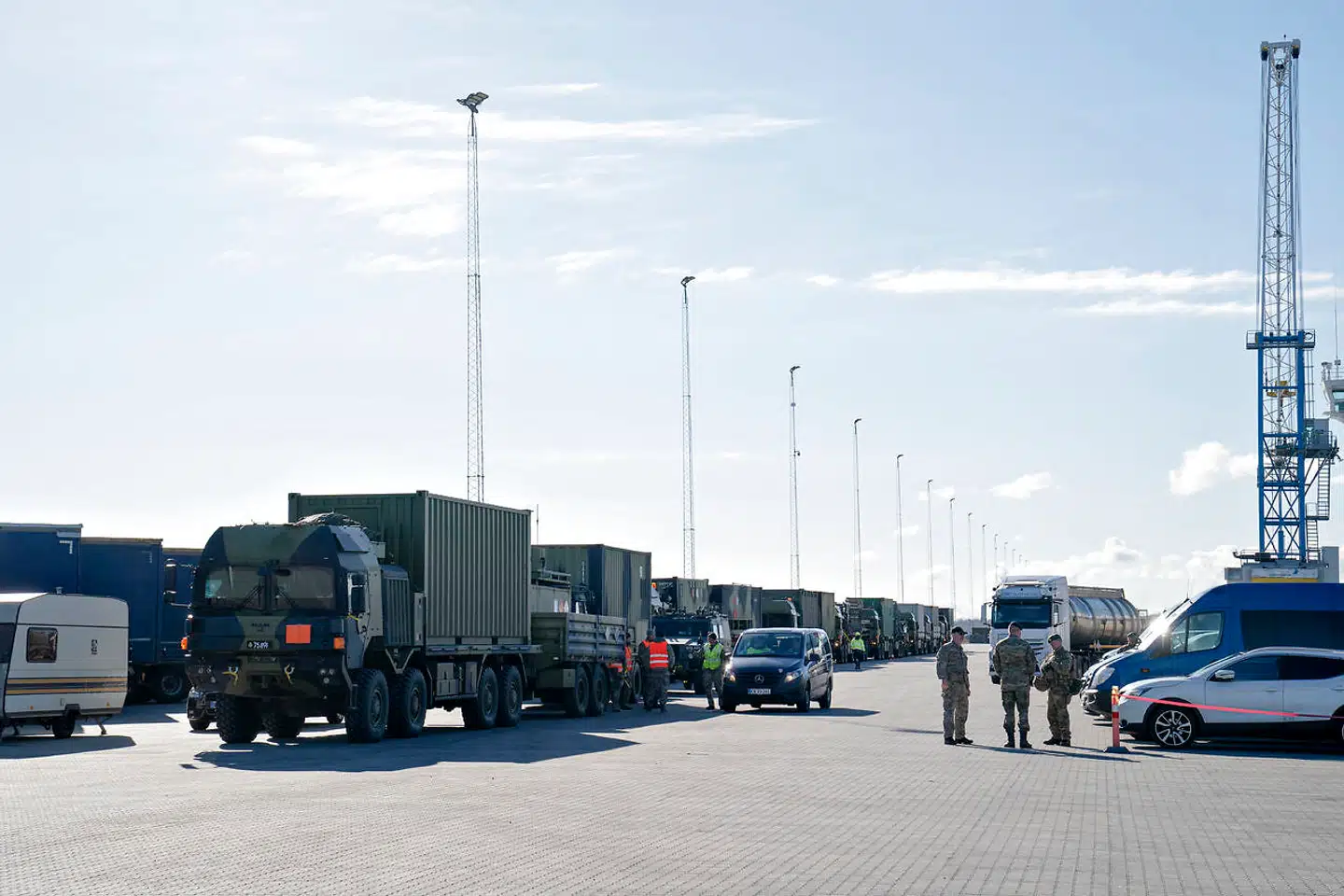 Forsvaret sender i år for tredje gang et dansk bidrag til NATOs enhanced Forward Presence (eFP) i Baltikum. Det er tidligere sket i 2018 og 2020. Bidraget består i år af cirka 200 soldater og materiel og vil som tidligere blive placeret i Tapa i Estland. Materiellet bliver sendt afsted først, mens hovedstyrken vil ankomme senere.