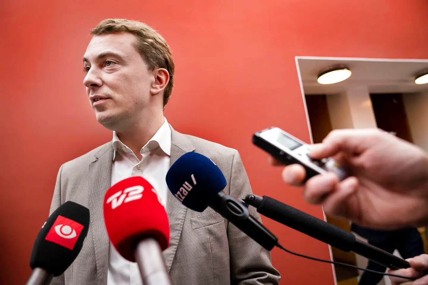 »Forsvarsforbeholdet er det eneste sted, jeg kan se, at vi mener noget andet end Mette Frederiksen. Derfor er det selvfølgelig starten på en krigserklæring, når man vælger at holde sådan nogle møder,« siger DF-formand Morten Messerschmidt.