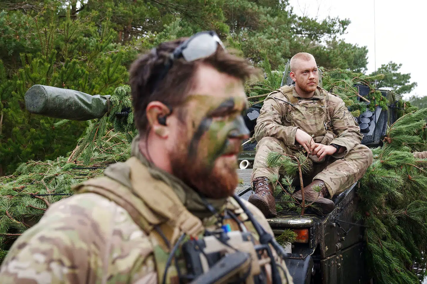 Det danske forsvar er i en sølle forfatning, og der er brug for markant flere penge. For at finde pengene må vi udfordre synet på velfærdsstaten. Her er det forsvarets kampbataljon, der træner i øvelsesterrænet ved Oksbøllejren torsdag den 1. marts 2022.