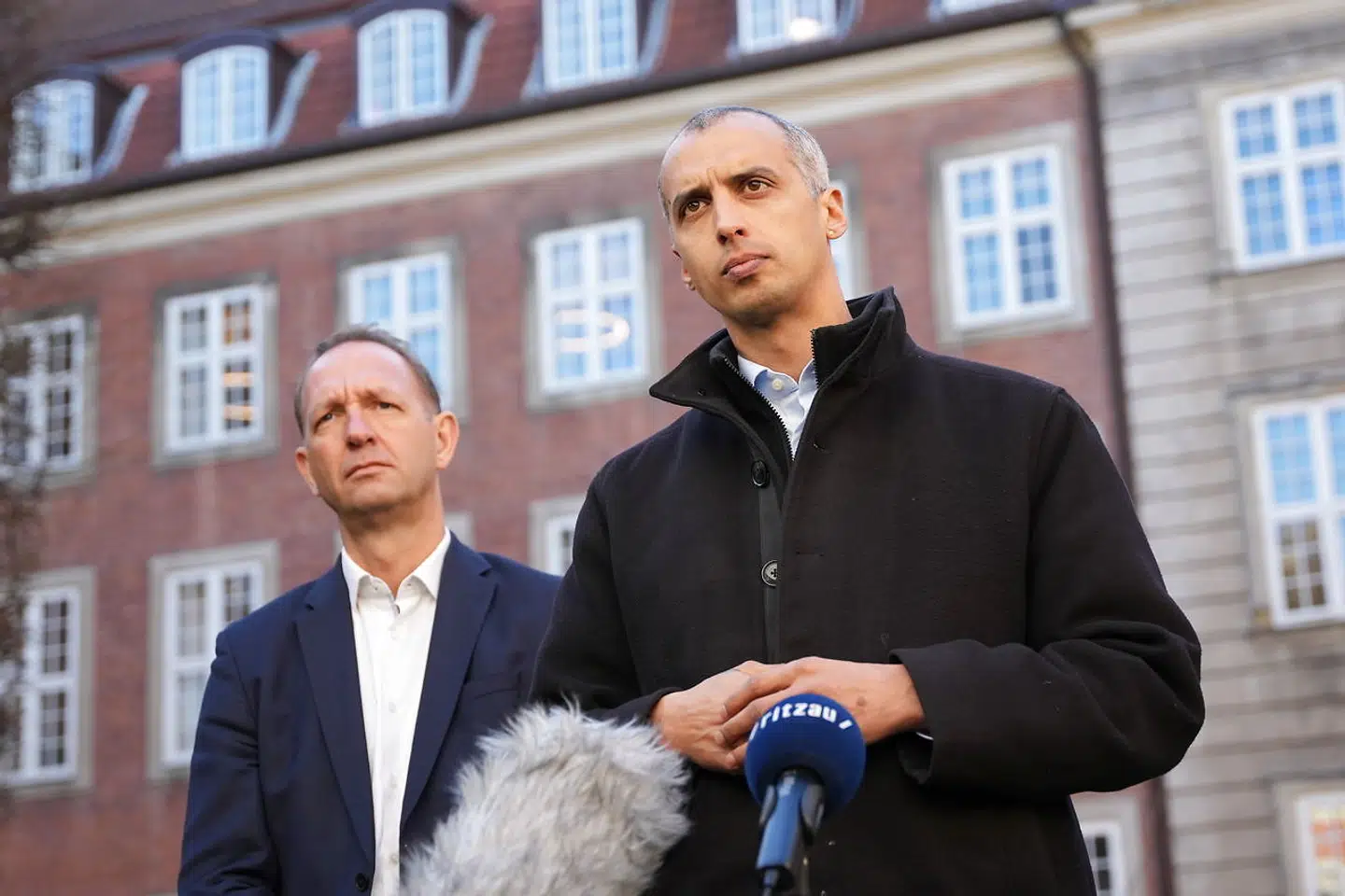 Udlændinge- og integrationsminister Mattias Tesfaye og beskæftigelsesminister Peter Hummelgaard samt arbejdsmarkedets parter fortæller om aftale om ukraineres adgang til arbejdsmarkedet.