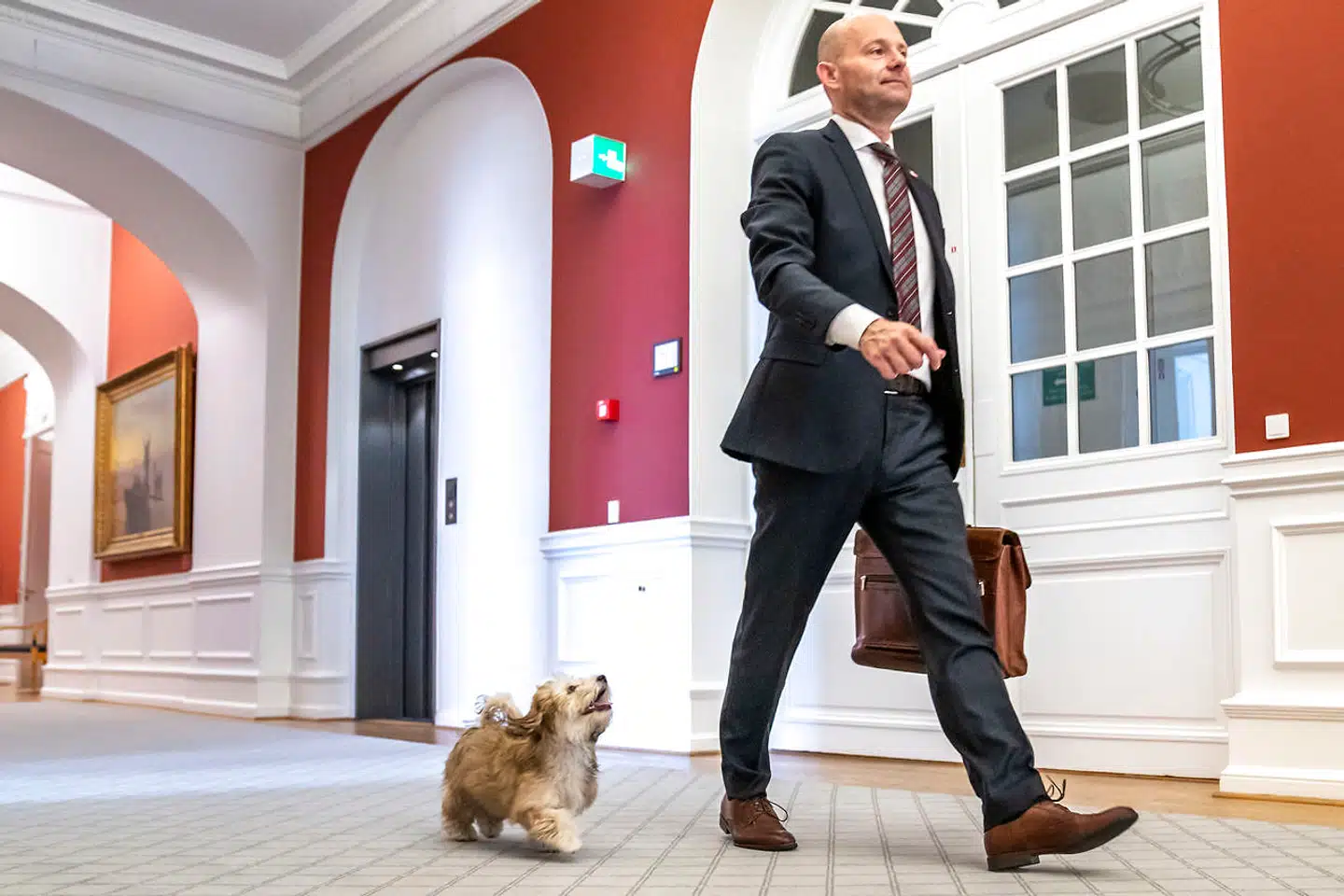 Danske politikere står foran svære beslutninger for at finde milliarder til at styrke dansk forsvar, mener De Konservatives formand, Søren Pape Poulsen. Vi har ikke råd til det hele, mener han, og når man ikke vil hæve skatterne, »giver det sig selv« at skulle skære på velfærden.