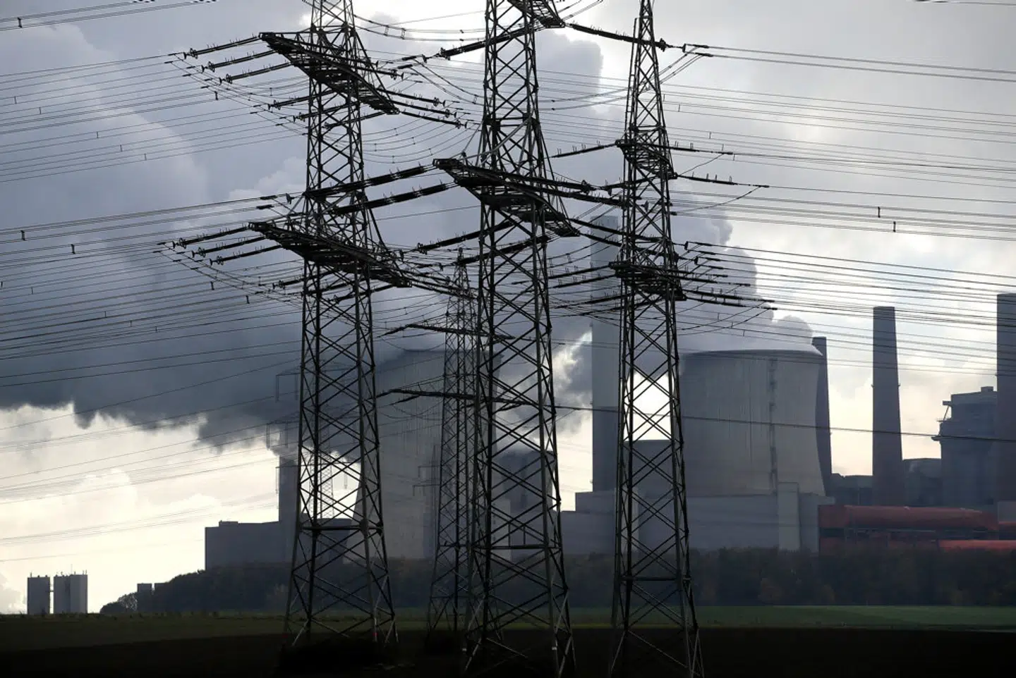 Kulkraftværket i Neurath nær Köln. Nu får kulkraftværkerne formentlig forlænget deres levetid i Tyskland som følge af Ruslands angreb på Ukraine. - Foto: Wolfgang Rattay/Reuters