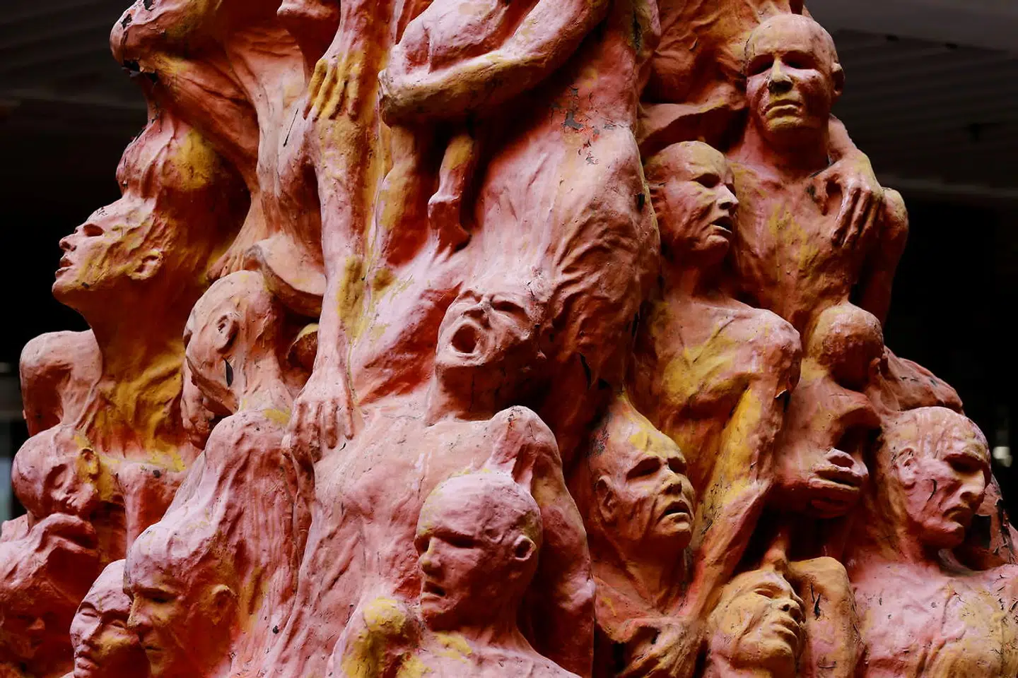 »Skammens Søjle« blev fjernet fra et universitet i Hongkong i december sidste år. Onsdag opstiller Jens Galschiøt en model af skulpturen i Budapest. På billedet ses skulpturen i Hongkong.