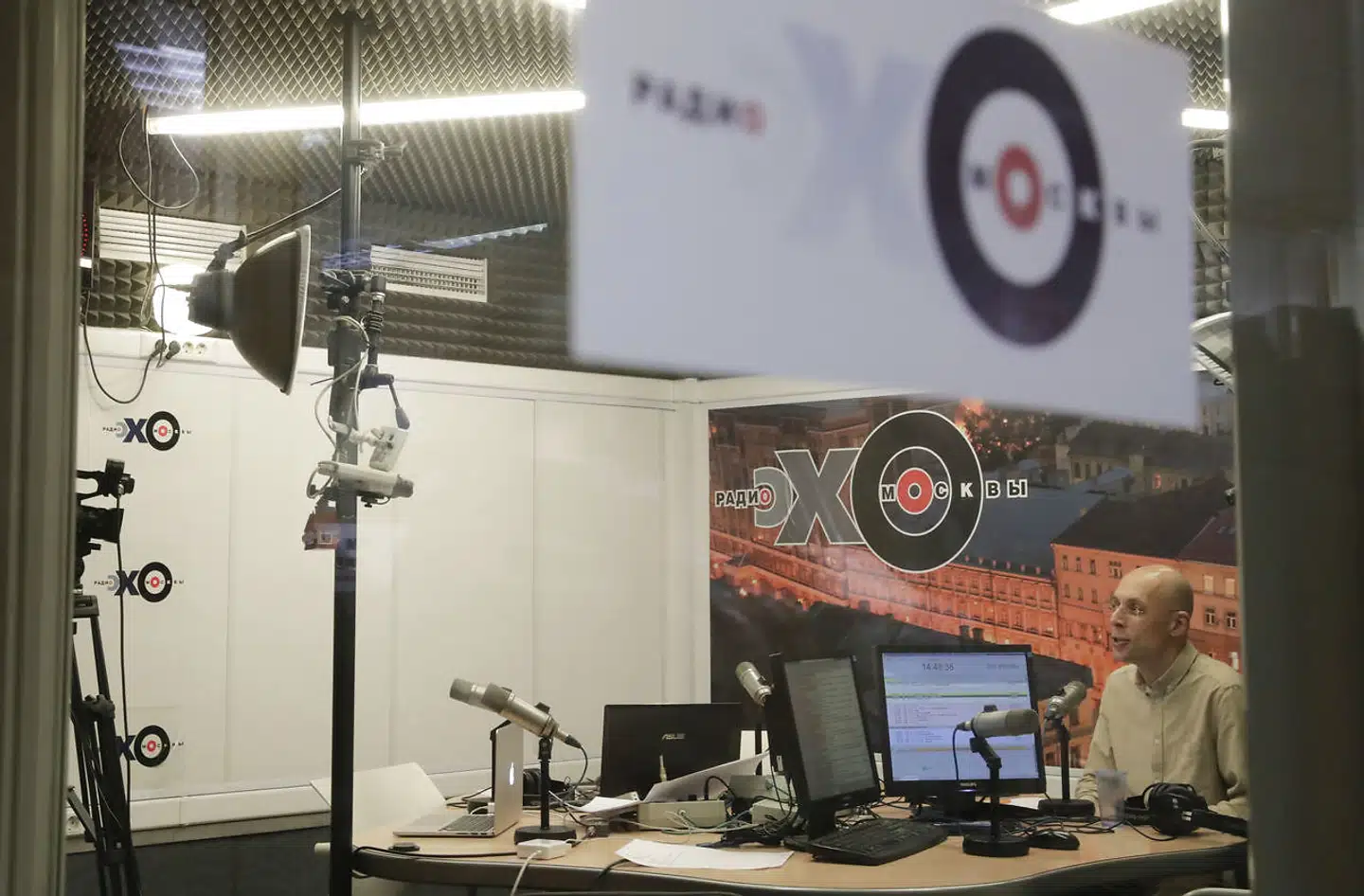 Ekho Moskvi er en kendt og ofte kritisk radiostation i Rusland. Men nu kommer der ikke længere udsendelser ud fra studierne, efter stationen er blevet blokeret for at sprede løgne om Rusland krig i Ukraine. (Arkivfoto).