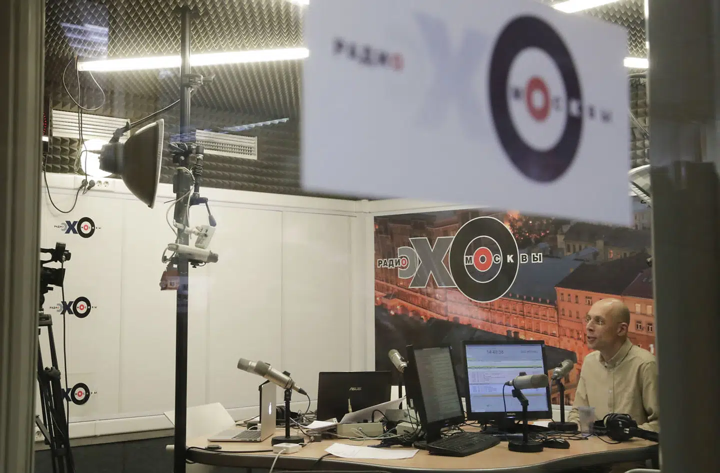 Ekho Moskvi er en kendt og ofte kritisk radiostation i Rusland. Men nu kommer der ikke længere udsendelser ud fra studierne, efter stationen er blevet blokeret for at sprede løgne om Rusland krig i Ukraine. (Arkivfoto).