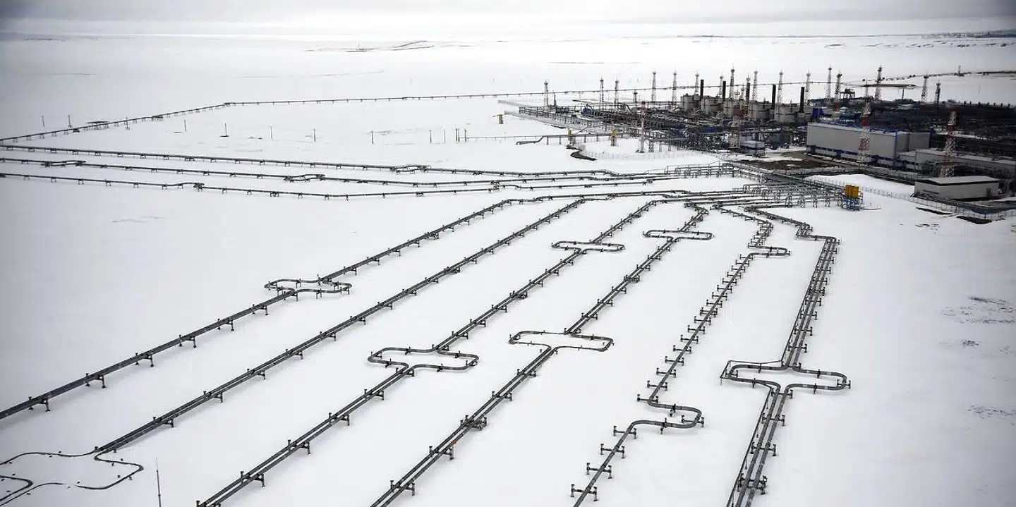 Rusland er en af verdens største producenter af olie og naturgas, og særligt Europa er afhængig af landets naturgas. Den russiske produktion af gas og olie er ikke ramt af Vestens sanktioner, og det giver russerne den fordel, at de fortsat kan få en indtægt. Arkivfoto: Alexander Nemenov/AFP/Ritzau Scanpix