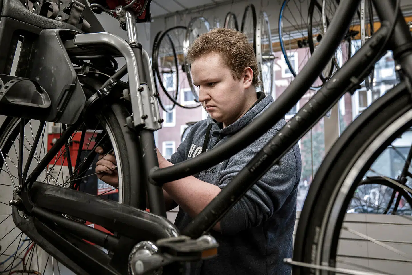 William Christensen er netop begyndt i lære som cykelsmed.