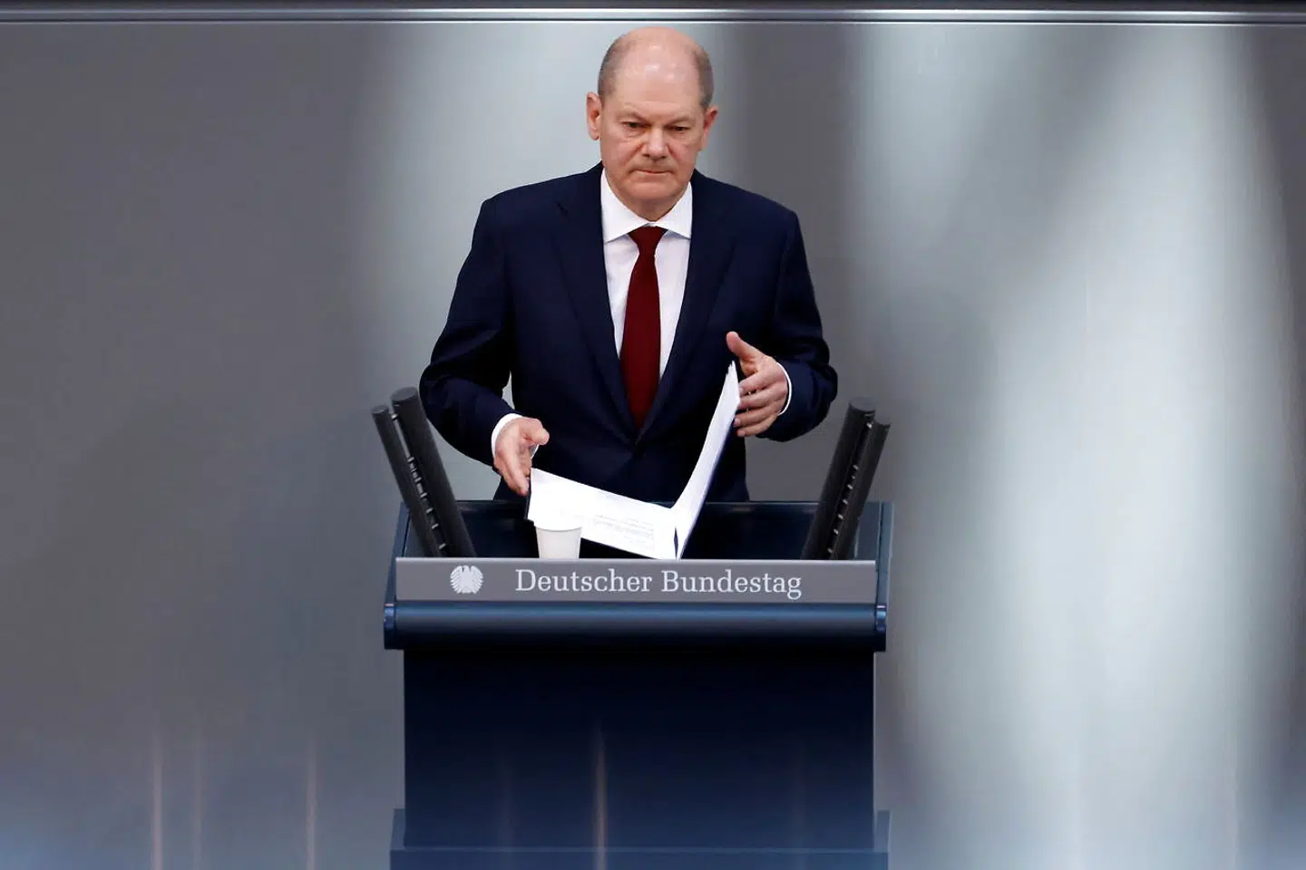 Den tyske kansler, Olaf Scholz, holdt søndag en historisk tale i den tyske forbundsdag. »Et nyt Europa tegner sig i disse dage,« skriver Pierre Collignon i denne leder. »Danmark må nu finde sin plads i en ny sikkerhedsorden«.