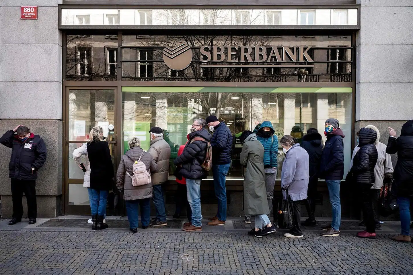 Jyske Bank har hidtil haft aktier i Ruslands største bank, Sberbank. Men invasionen af Ukraine betyder, at banken med hovedsæde i Silkeborg nu vil af med alle sine investeringer i russiske aktiver.