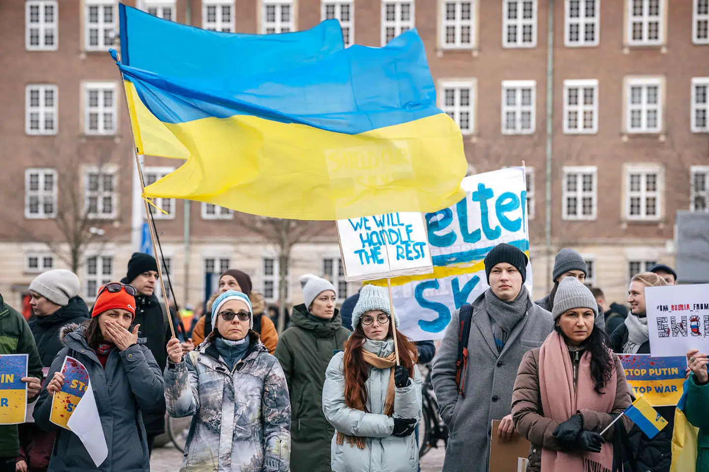 Demonstration imod den russiske invasion af Ukraine på Christiansborg Slotsplads i København, fredag den 25. februar 2022.