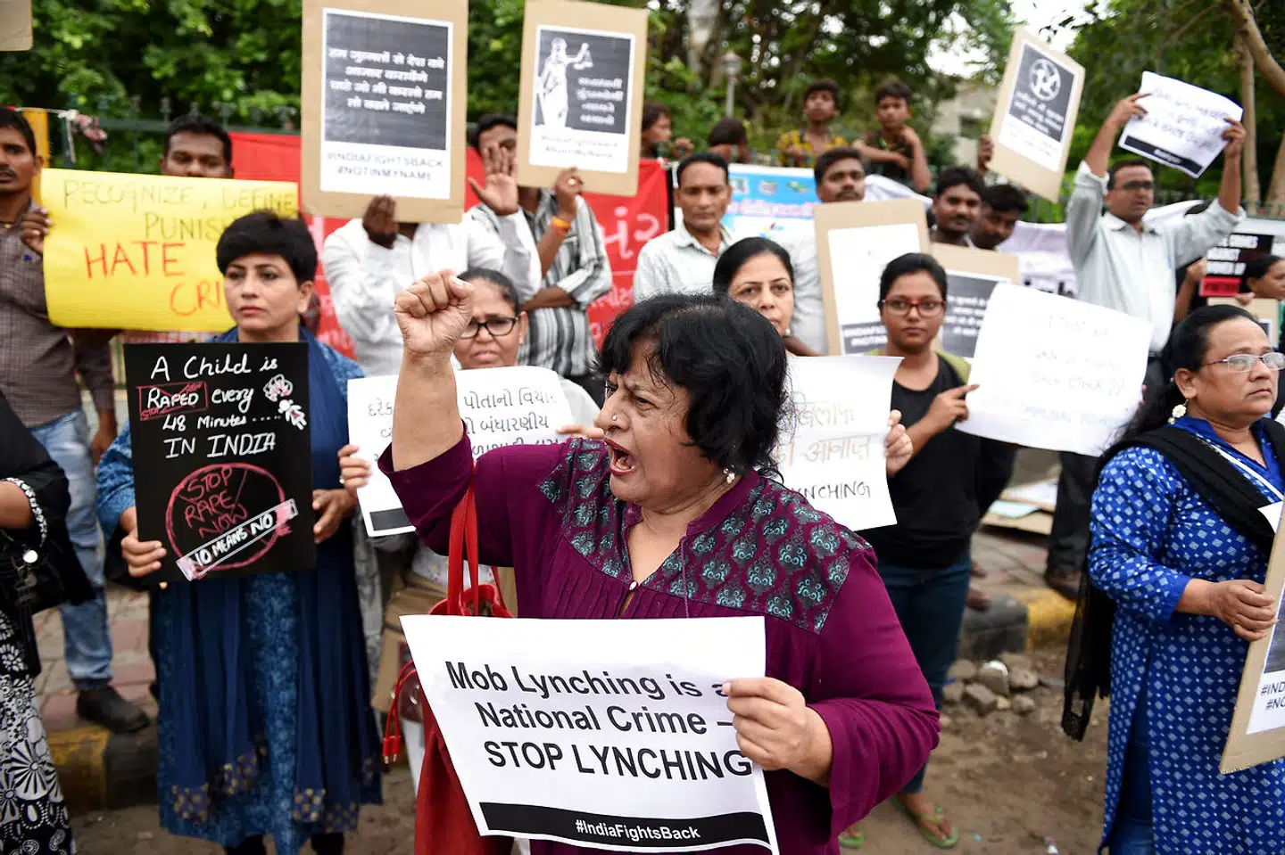 Facebook har i flere år haft problemer i Indien. Her protesterede indiske demonstranter i 2018 mod en bølge af voldelige overfald i flere byer. Overfaldene skete efter rygter, der på kort tid blev spredt til store grupper på blandt andet Facebook og WhatsApp.