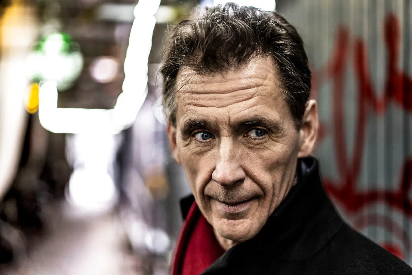 David Lagercrantz er uddannet journalist og tidligere kriminalreporter og lægger vægt på grundig research forud for sin bøger som en naturlig del af sin faglige baggrund. En dag vil han også skrive sin egen historie.