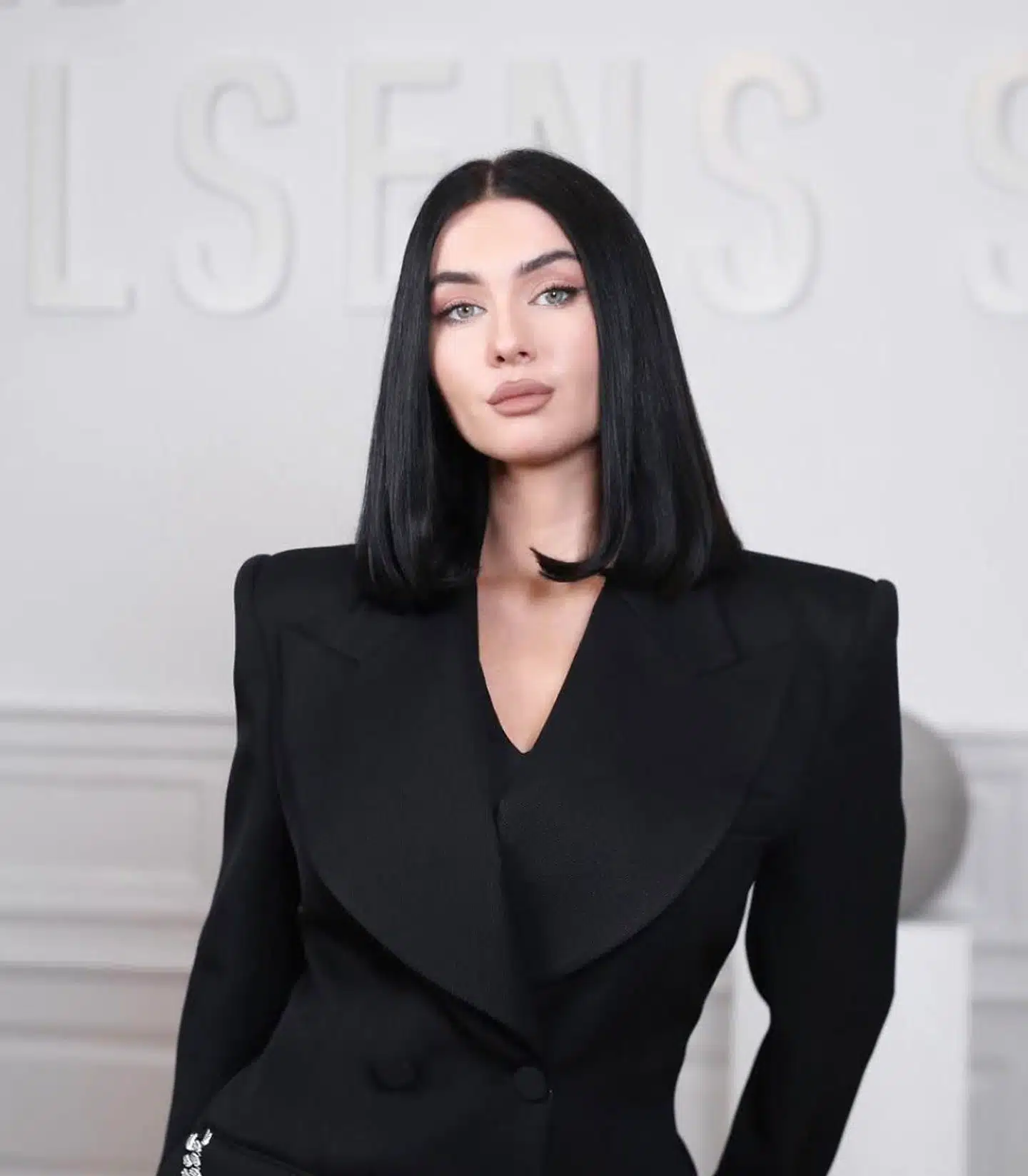 Ukrainskfødte Irina Olsen er influencer og realitystjerne. Hun danner par med Morten »Faustix« Olsen, og sammen har de datteren Alessia, der blev født i 2015.