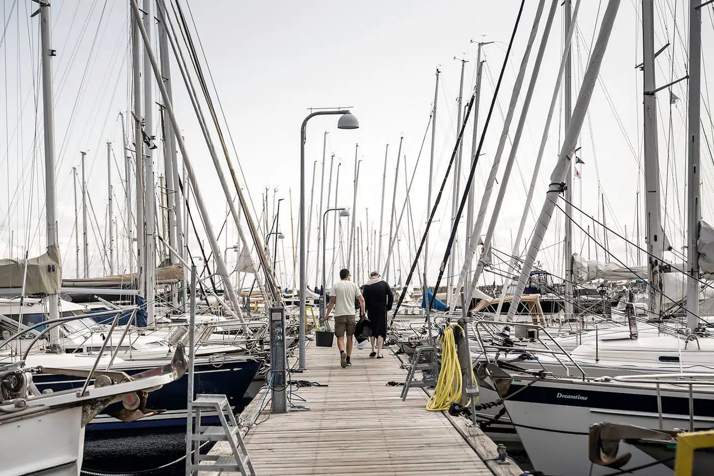 I mange nordsjællandske havne er det ikke ualmindeligt, at bådpladserne går i arv, eller at man må stå på venteliste i årevis. Men siden coronapandemien er efterspørgslen efter en bådplads, og at kunne kalde sig for bådejer, blevet endnu større, lød det fra samtlige havne, Berlingske talte med sidste sommer.