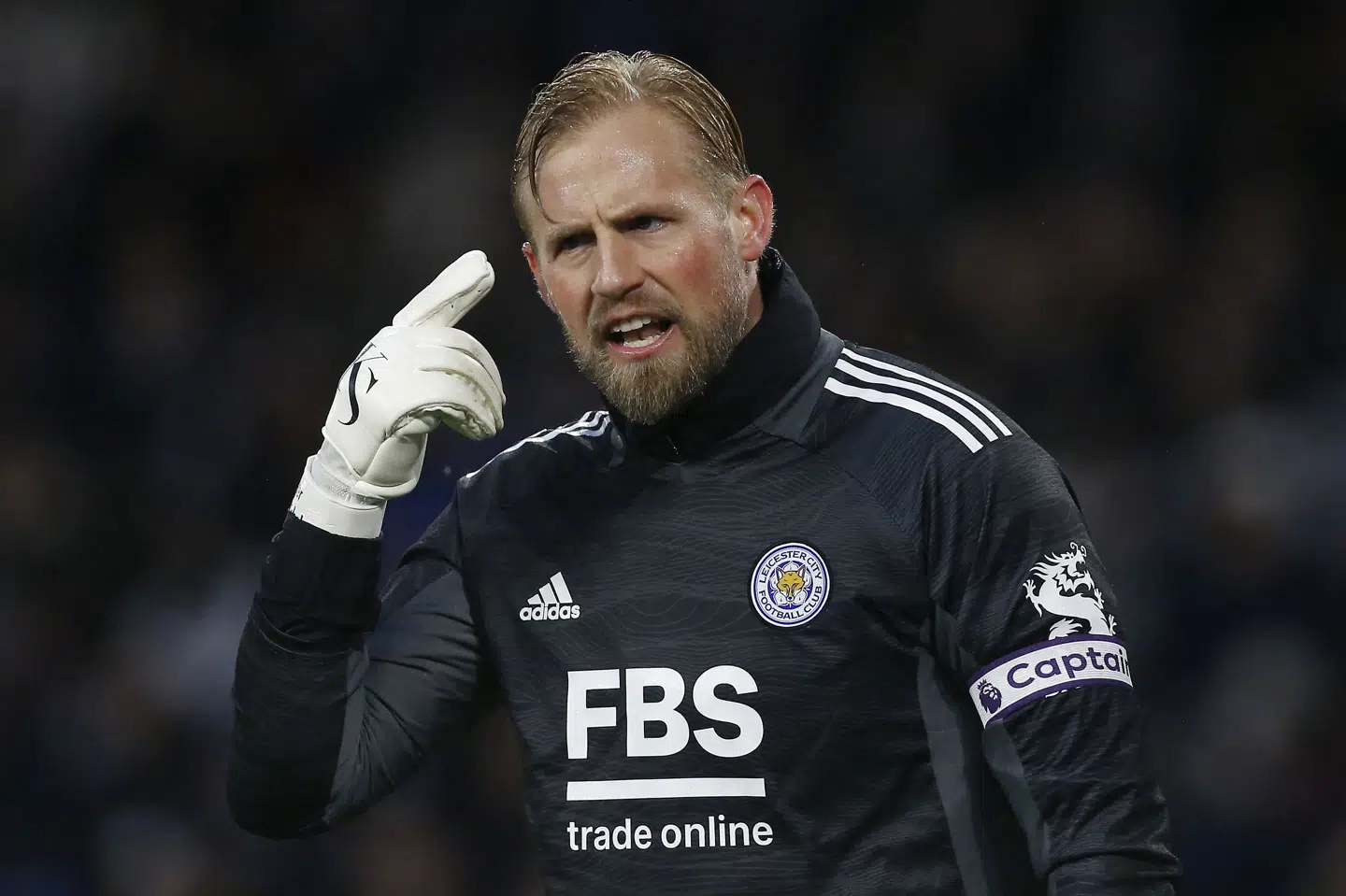 Kasper Schmeichel vogtede buret, da Leicester i weekenden tabte 1-2 ude til Wolverhampton i Premier League. Torsdag gælder det Randers FC i Conference League. Craig Brough/Reuters