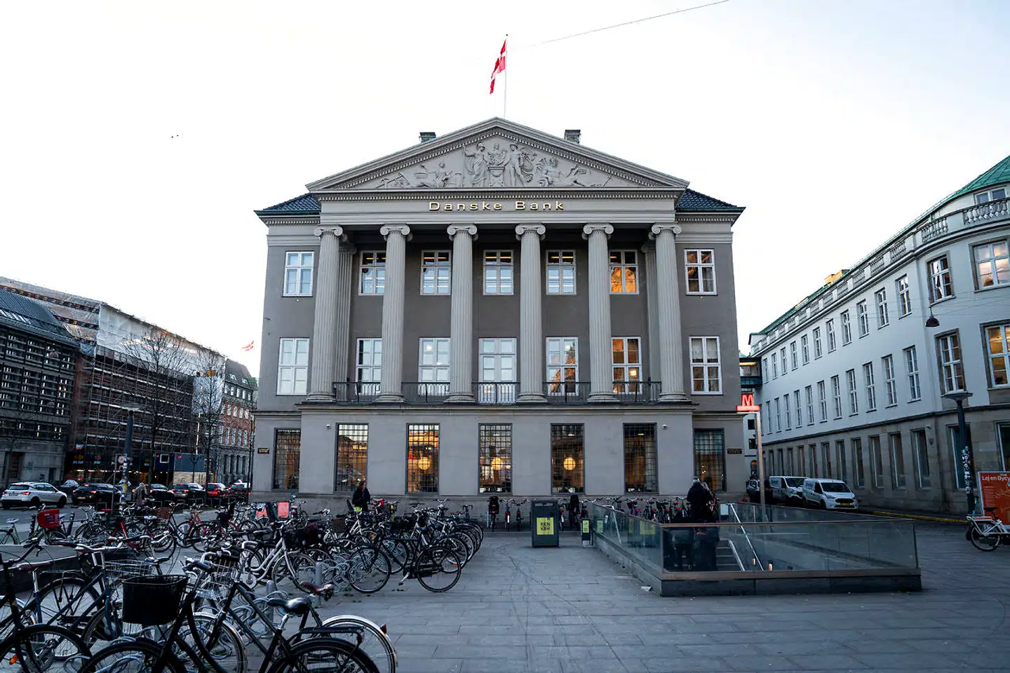 Selvom Danske Banks topledelse ikke på »nogen måde har støttet op om« de 19 mistænkte tidligere ansattes mistænkelige bijob, vurderer Jakob Dedenrith Bernhoft, at det alligevel kan få betydning for banken.