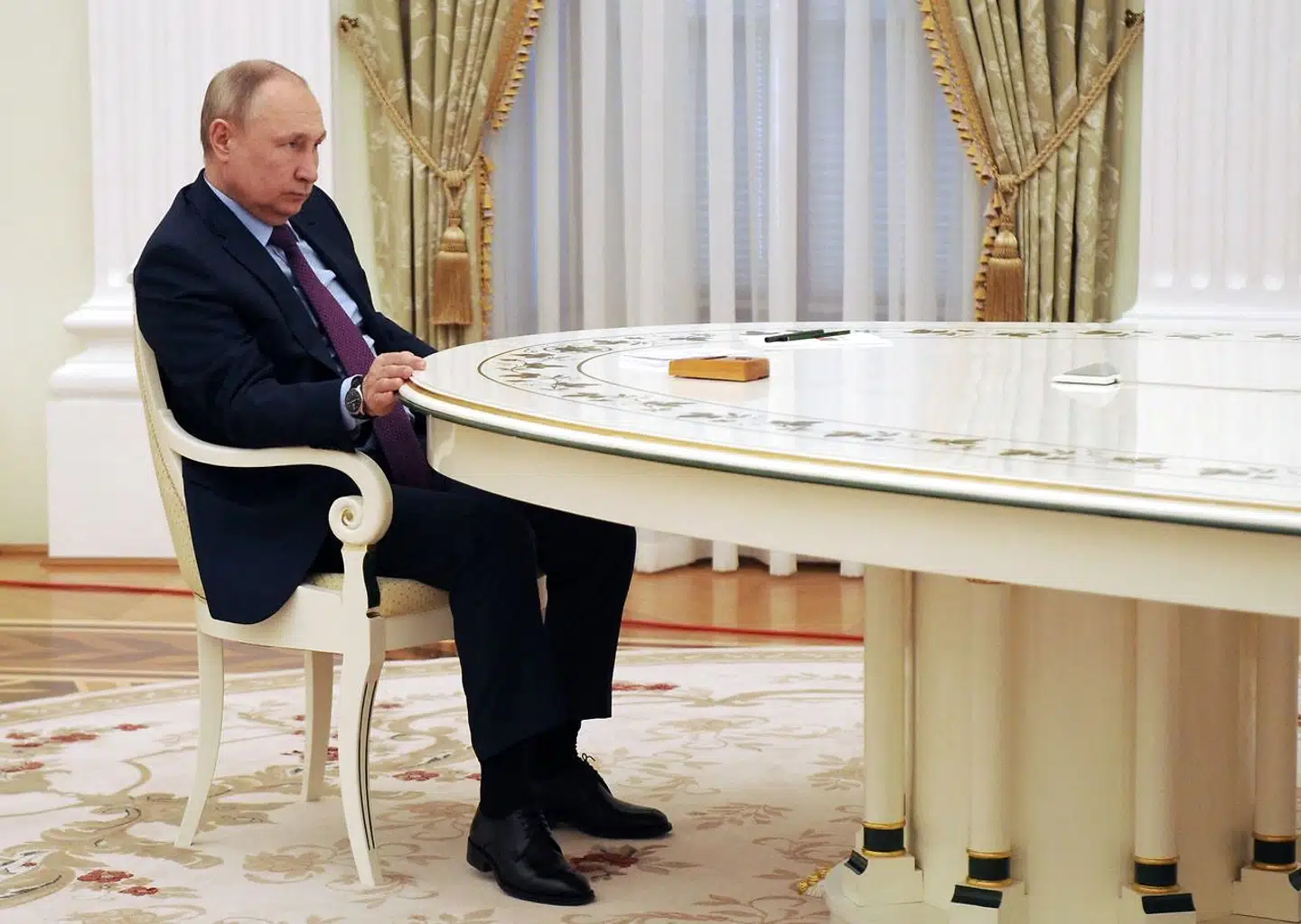 Der er flere sanktioner på vej mod Rusland og præsident Vladimir Putin, efter at Rusland mandag aften valgte at anerkende udbryderregionerne Donetsk og Luhansk i Østukraine som uafhængige.