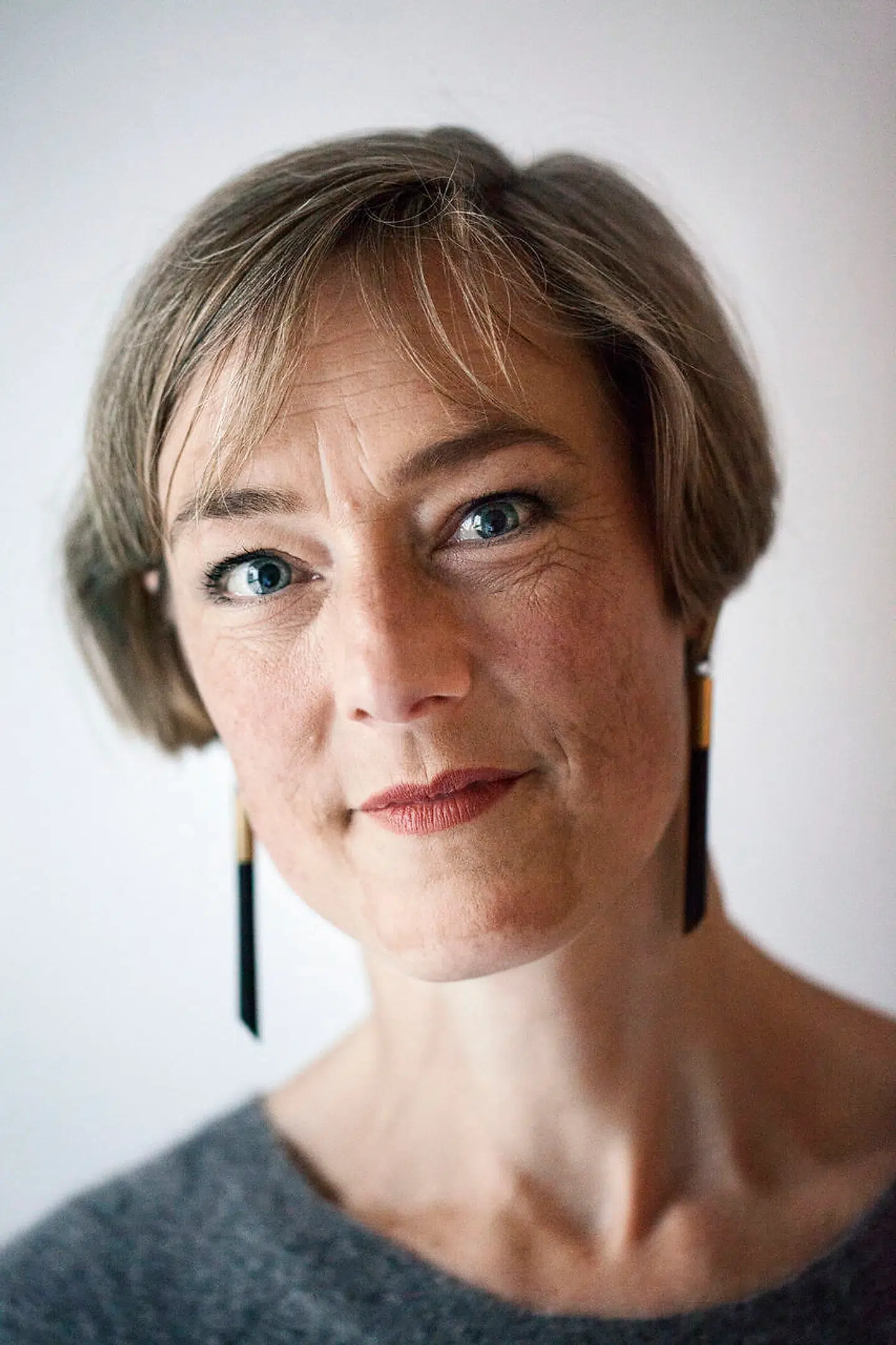 Michala Bendixen er formand i foreningen Refugees Welcome. Hun mener, at de forhold, flygtningene bor under på det nedlagte plejehjem, er »umenneskelige«, som hun siger til TV 2.