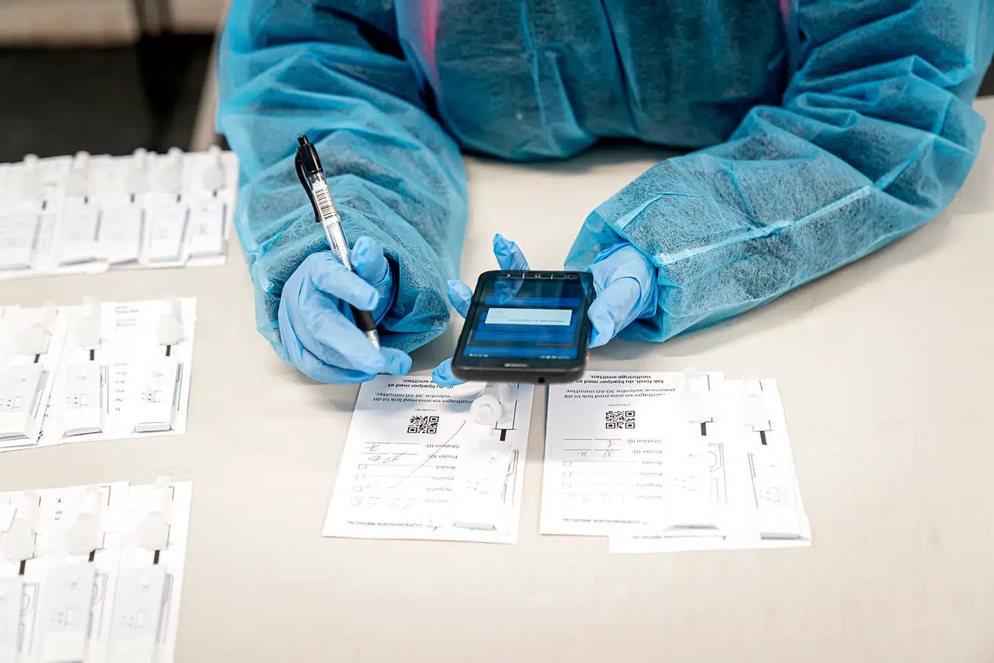 Der har været travlhed på testcentrene, og det har været med til at give flere offentligt ansatte. Men Dansk Erhverv fremhæver, at der siden december 2019 har været den største fremgang i den offentlige beskæftigelse. Det skyldes ikke kun behovet for flere podere.