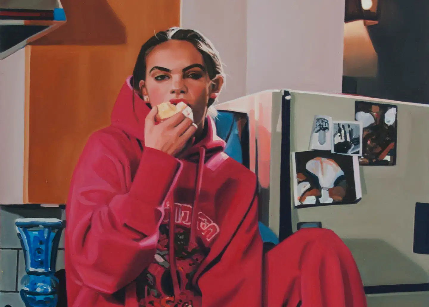 I Lena Johanssons supernaturalistiske værk »Ida«, 2021, forekommer både kunstneren og den portrætterede knytnævestærke kvinde i deres opgør med kvinde- og kønsidealerne og tager en uforfærdet bid af æblet i deres selvdeklarerede paradis.