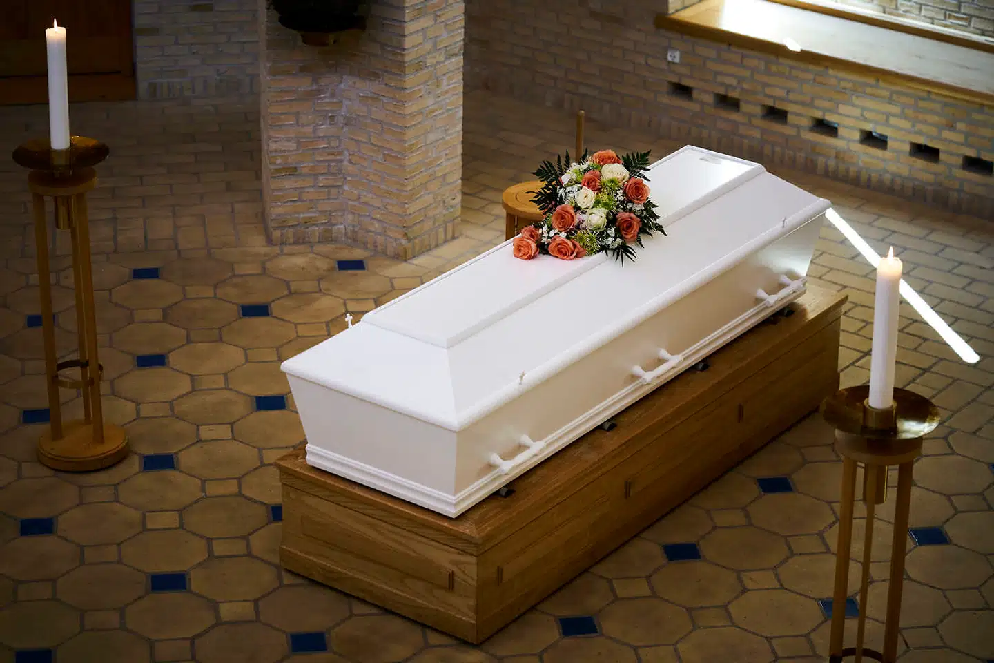 Vi har brug for kirkens rammer til at »kaste anker« nogle gange, når årene tager (os væk fra) hinanden, til at fejre, rumme og bearbejde vores følelser, skriver Jarl Panzeri Vistisen.