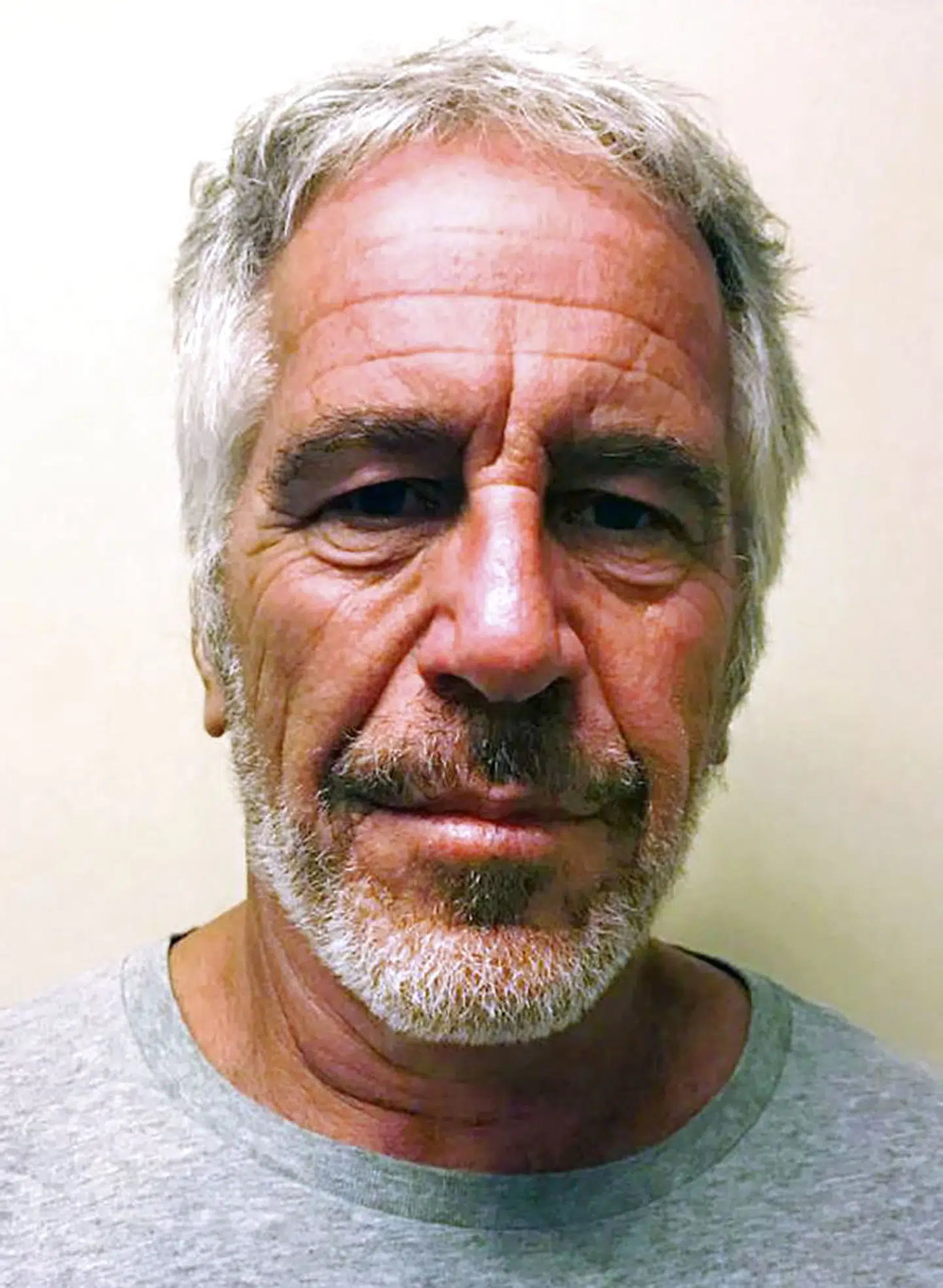 Endnu en mand i sagen om den pædofile finansmand Jeffrey Epstein har begået selvmord i fængslet.