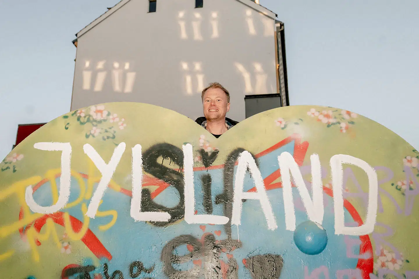 Christian Degn har boet tæt på Istedgade, næsten siden han flyttede til byen, og han vil også gerne bo centralt fremover. »Det ligger meget naturligt for mig at være tæt på, hvor tingene sker,« siger han.