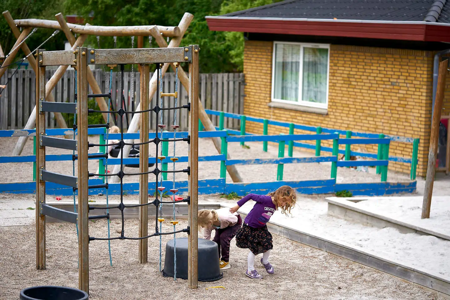 »Historisk er velfærden i Danmark blevet leveret af en mangfoldighed af aktører. Velfærdssamfundet er i høj grad blevet bygget op af et stærkt civilsamfund, der har set samfundets store udfordringer og taget ansvar,« skriver forfatterne af indlægget.